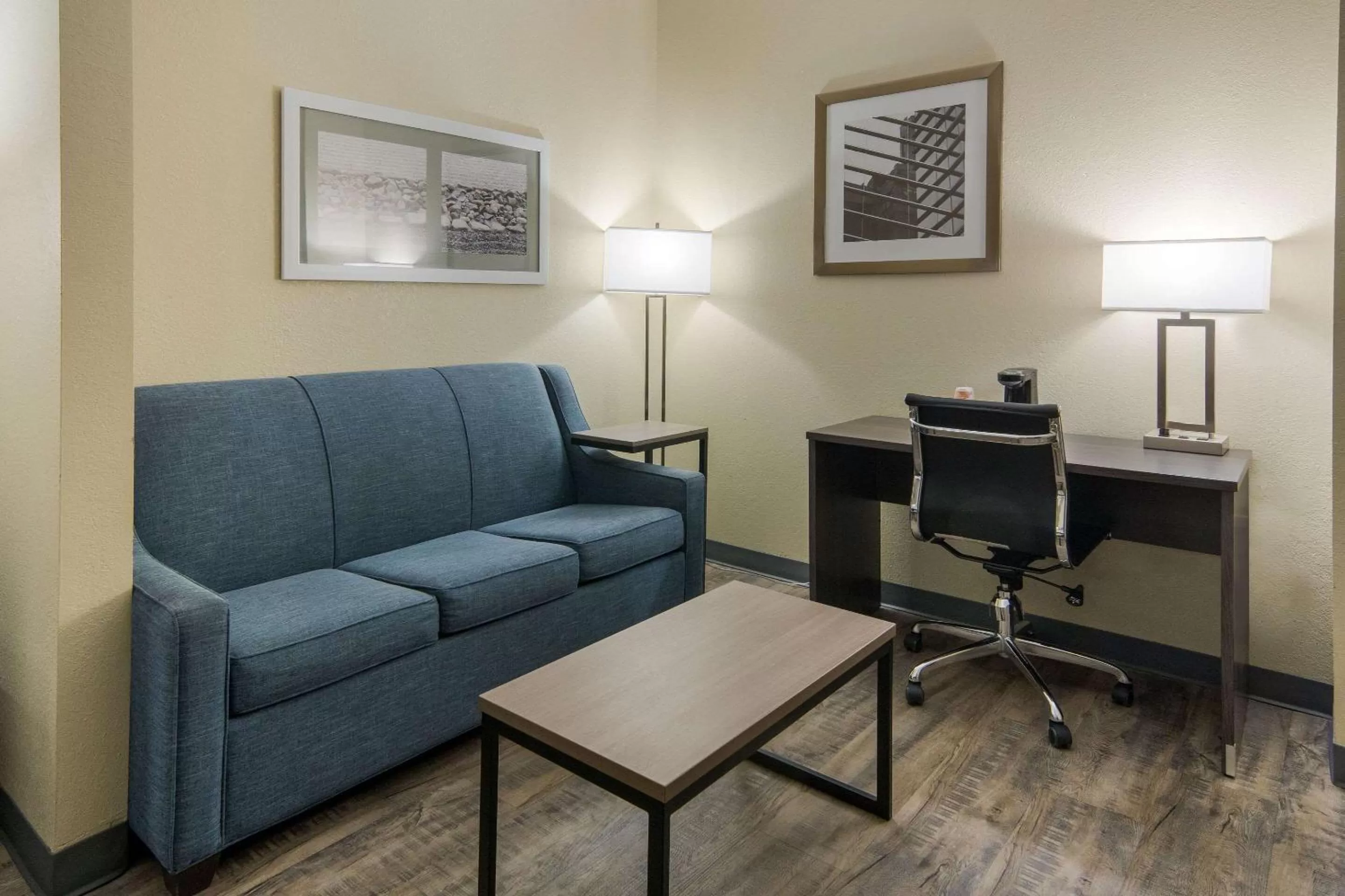 Bedroom in Quality Inn & Suites Roanoke - Fort Worth North