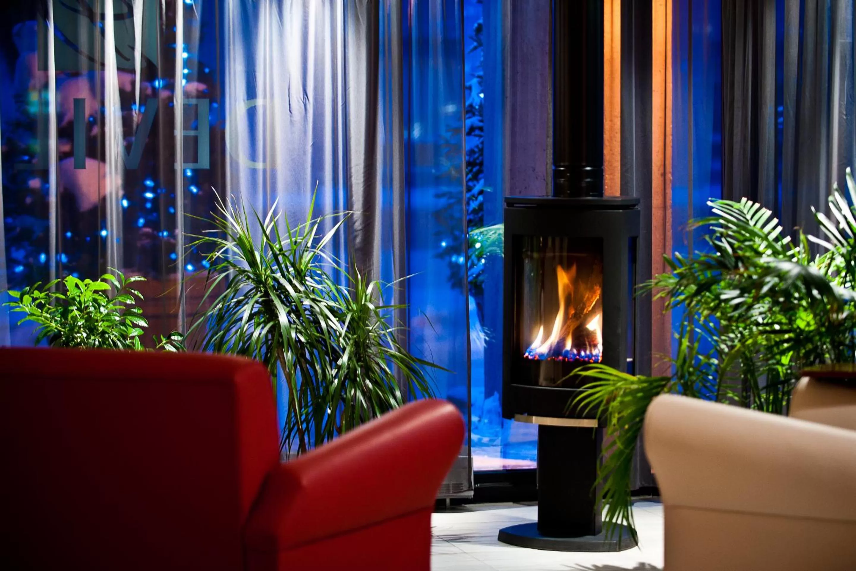 Communal lounge/ TV room in Le Deville par G5