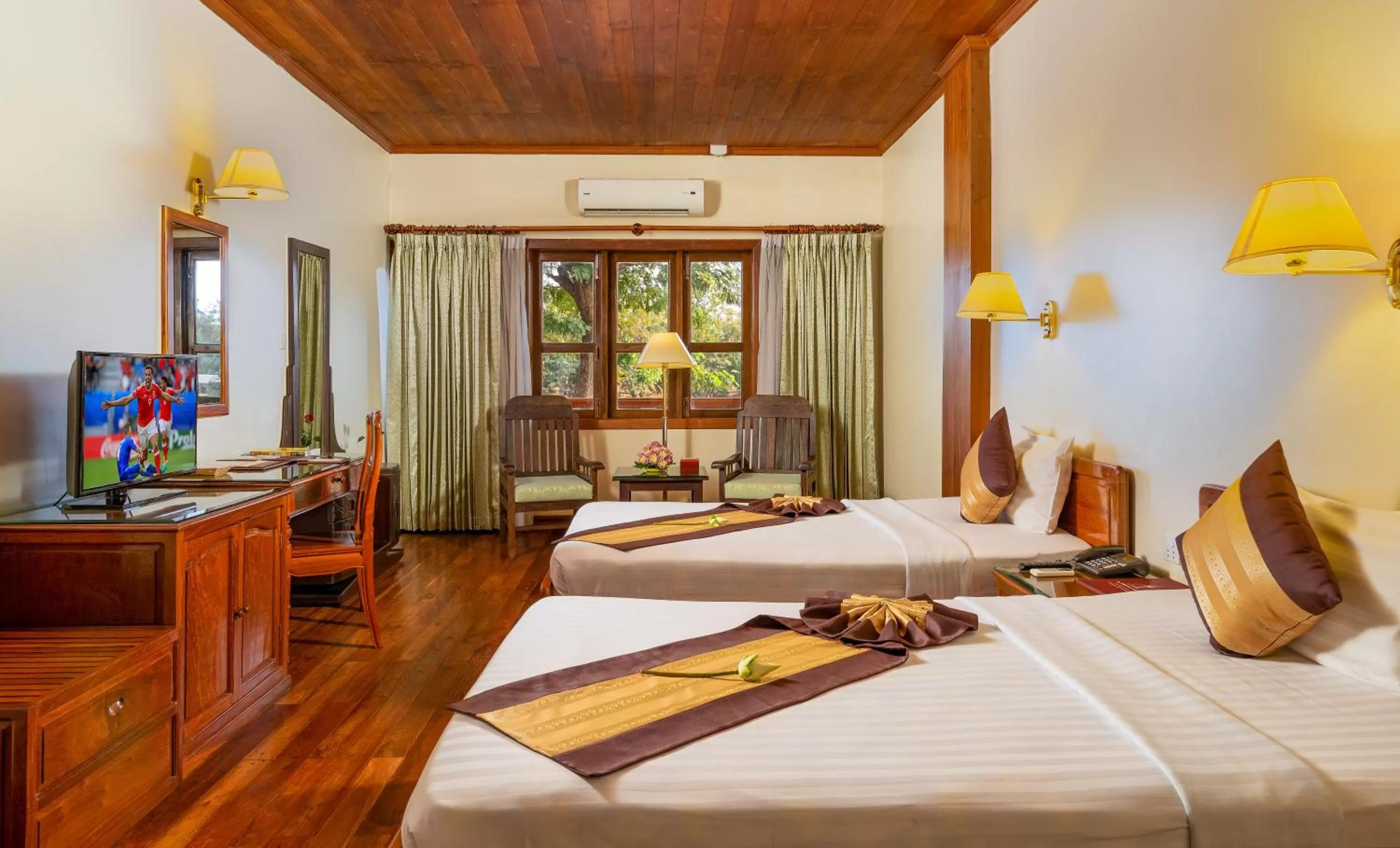 Bed in Ta Prohm Hotel & Spa
