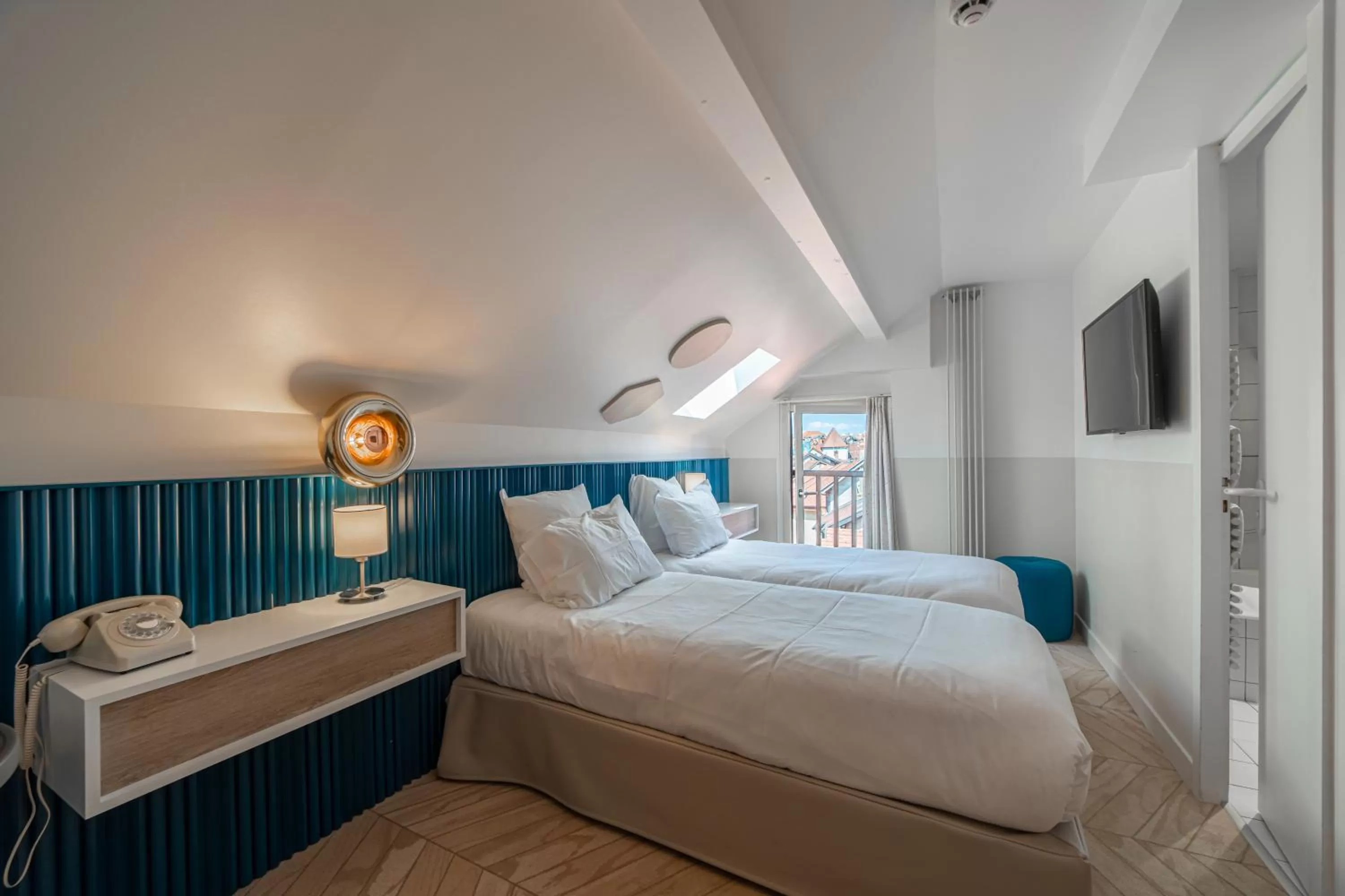 Bedroom, Bed in Hôtel du Palais de l'Isle