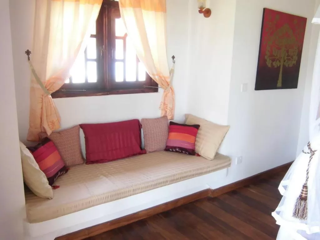 Deluxe Double Room with Sea View - single occupancy in Lanka Beach Bungalows