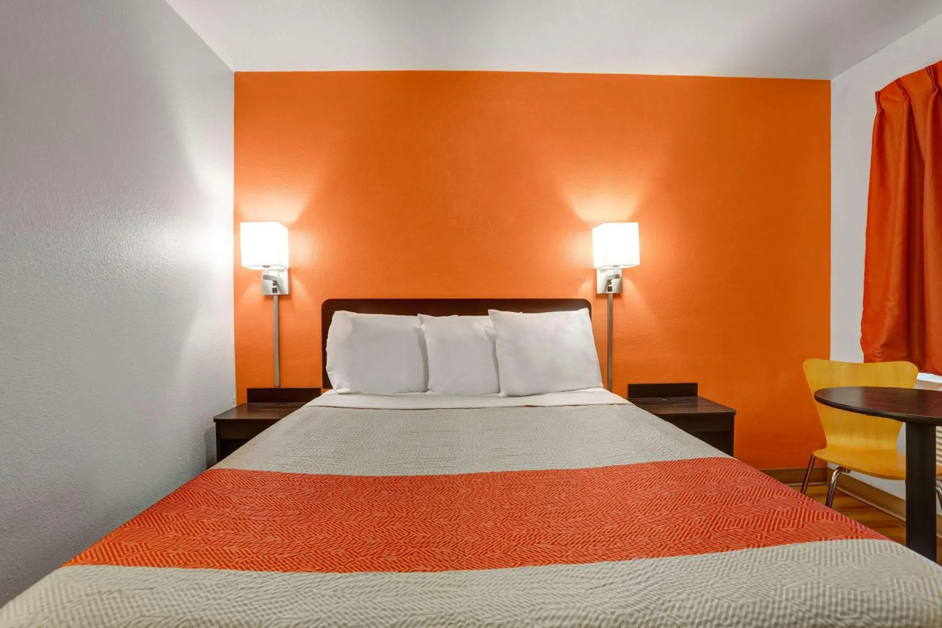 Deluxe Queen Room - single occupancy - Smoking in Motel 6-Marysville, CA Deluxe Queen Room - single occupancy - Smoking in Motel 6-Marysville, CA