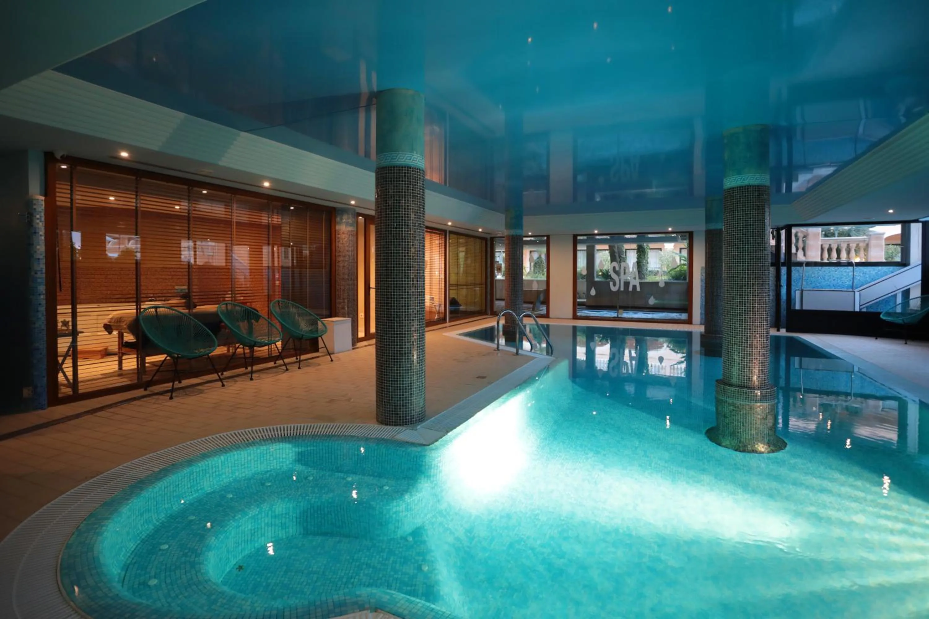 Spa and wellness centre/facilities in Mon Port Hotel & Spa