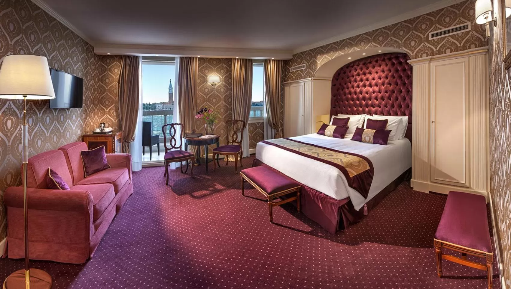 View (from property/room), Bed in Londra Palace Venezia