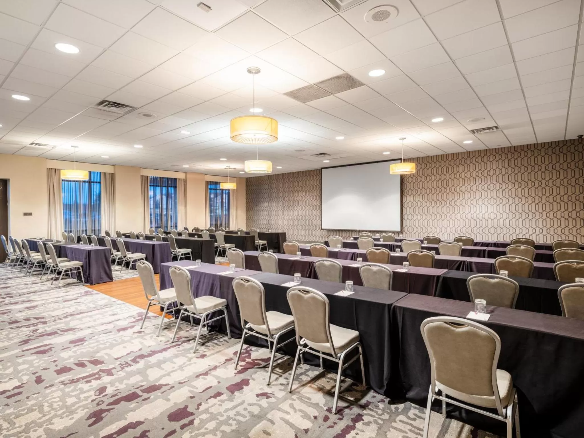Meeting/conference room in Crowne Plaza Milwaukee Airport by IHG