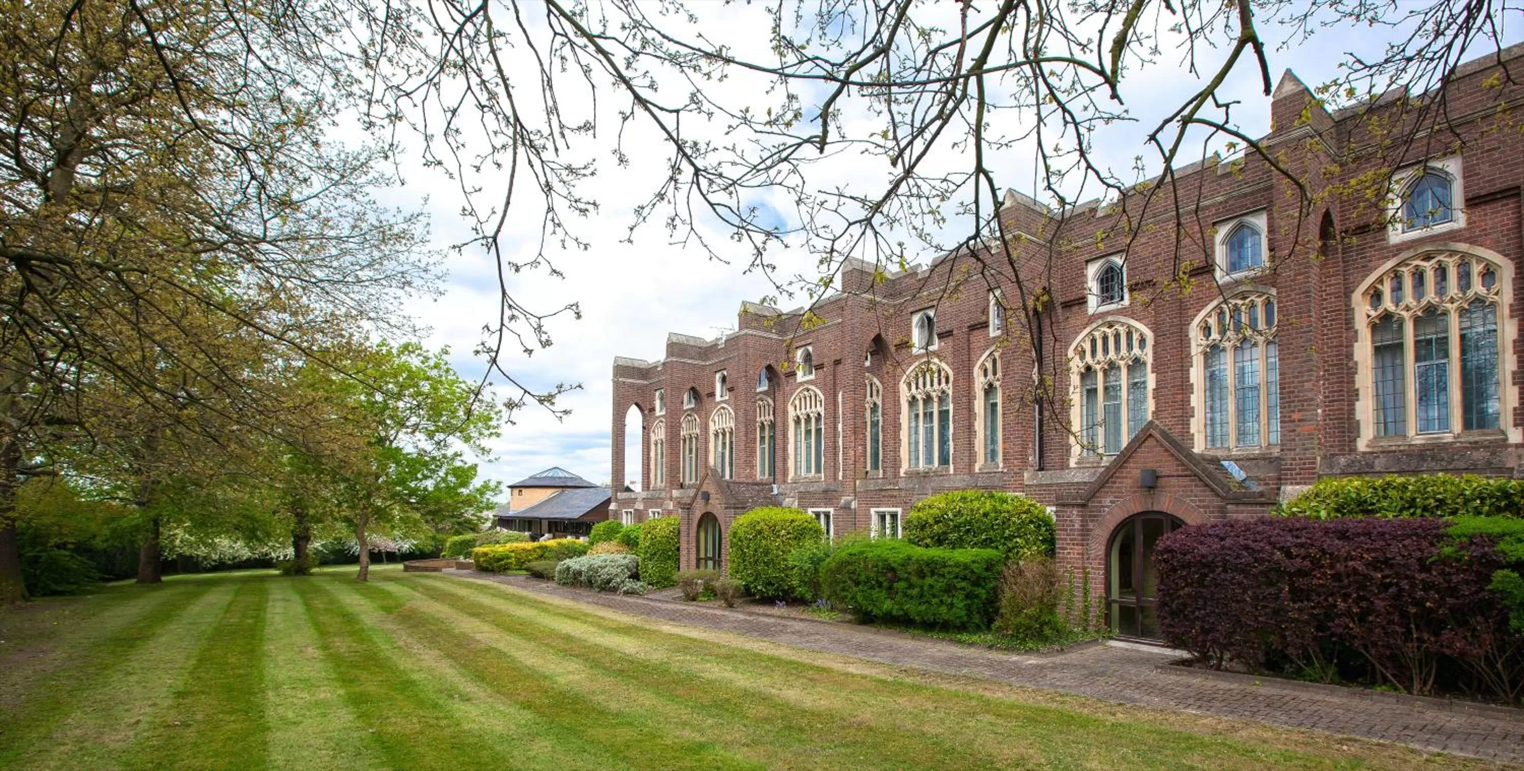 Facade/entrance in London Chigwell Prince Regent Hotel, BW Signature Collection