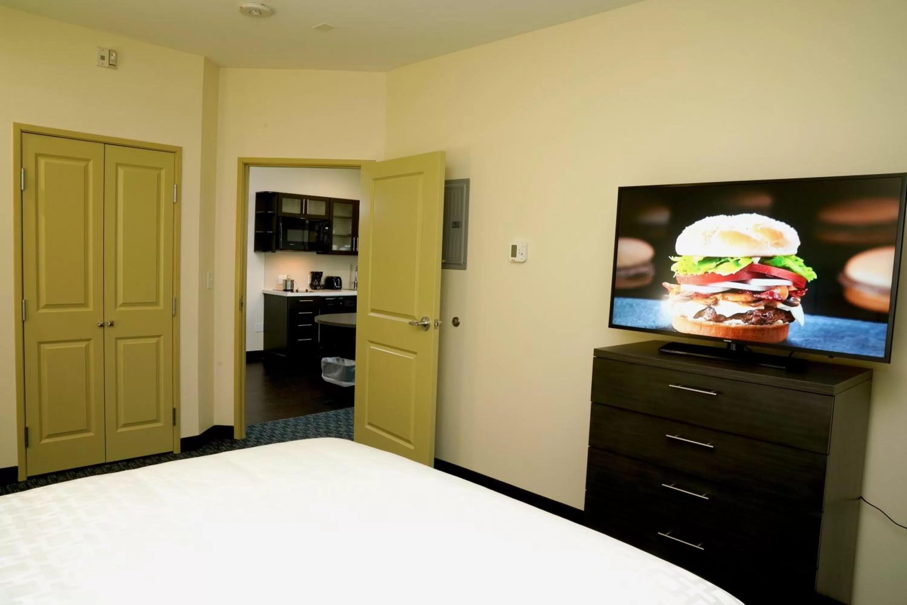 Photo of the whole room, Bed in Candlewood Suites - Plano North by IHG
