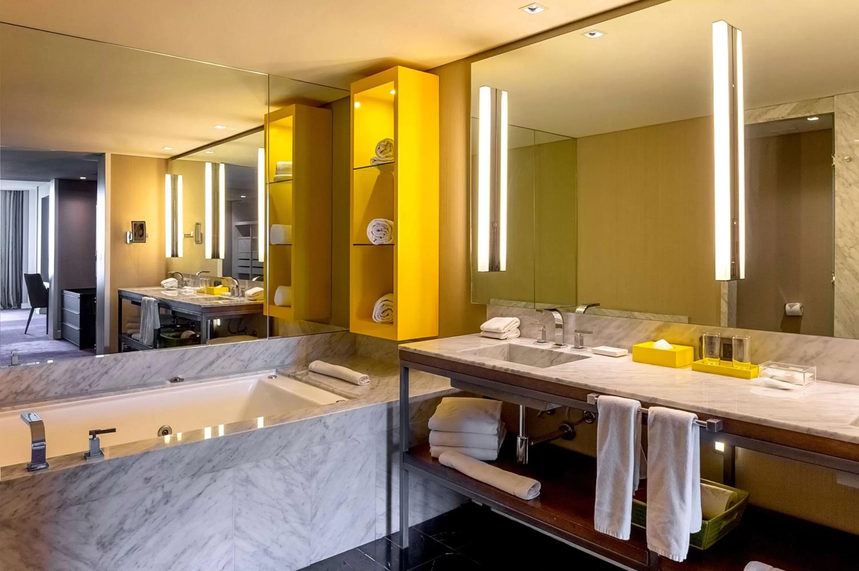 Bathroom, Bed in Hyatt Centric Montevideo