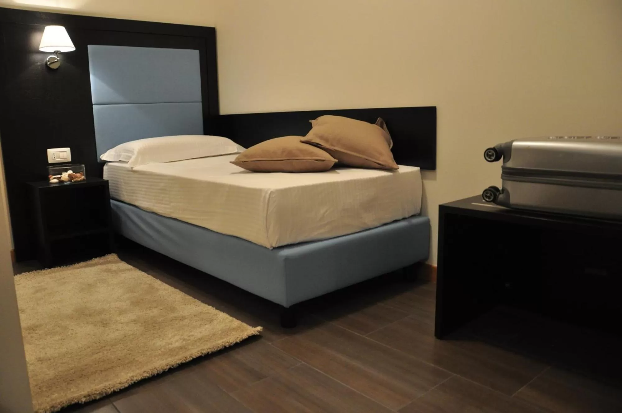 Photo of the whole room, Bed in Hotel 325 Tor Vergata