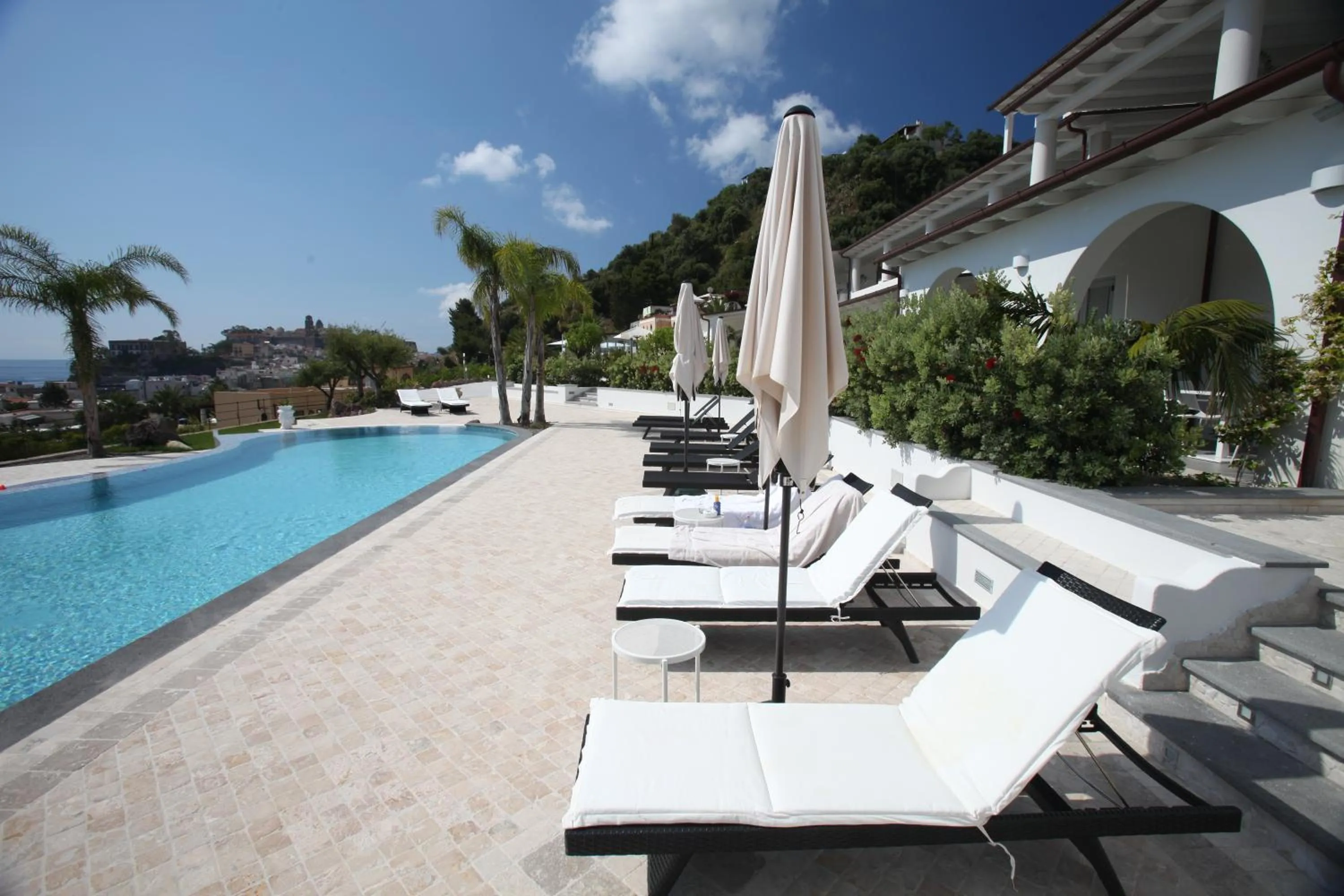 Swimming pool in Hotel Mea - Aeolian Charme