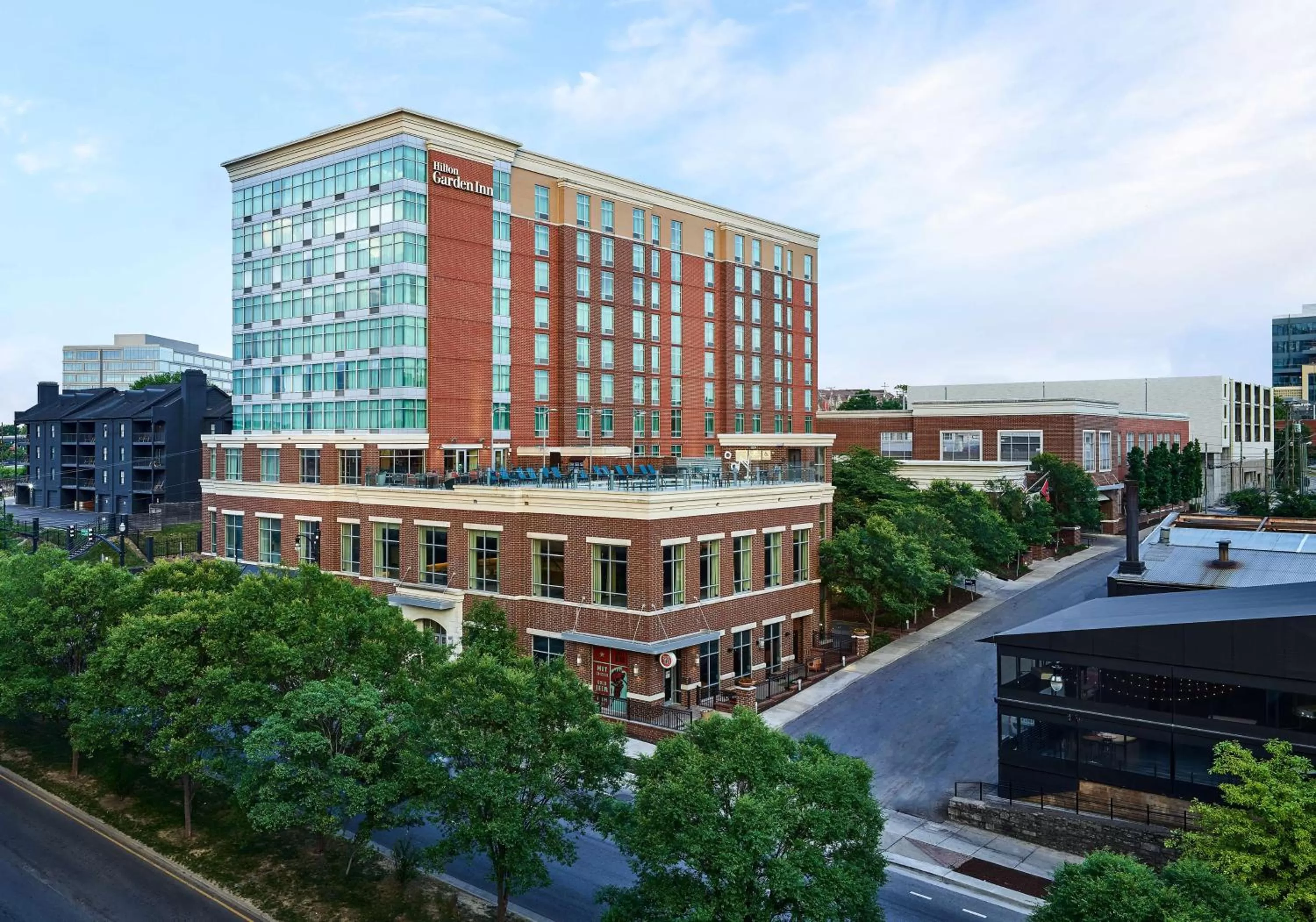 Property building in Hilton Garden Inn Nashville Downtown Convention Center