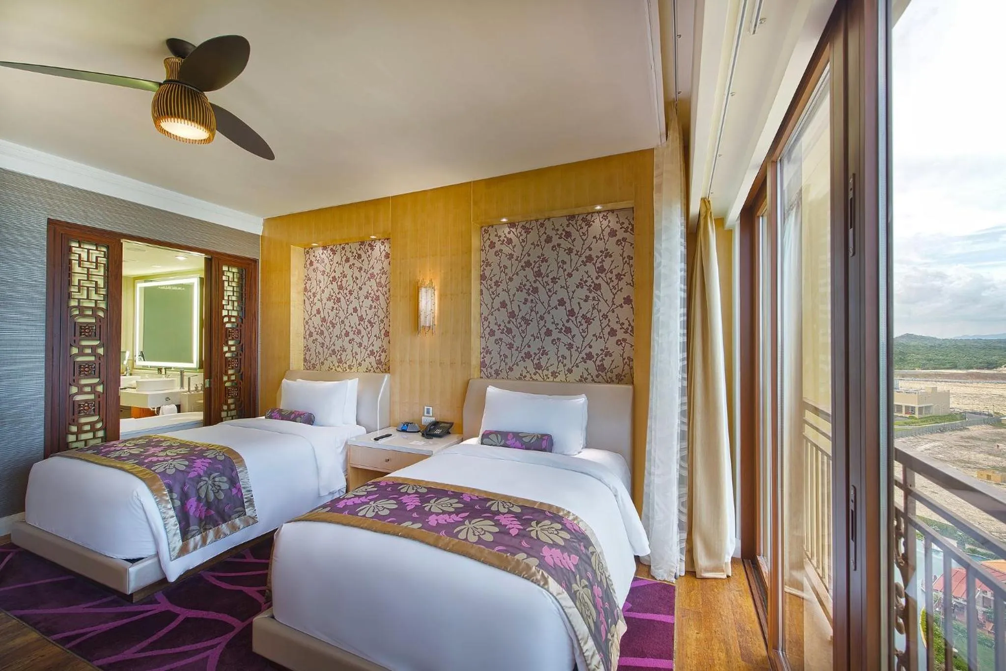 Photo of the whole room, Bed in InterContinental Grand Ho Tram