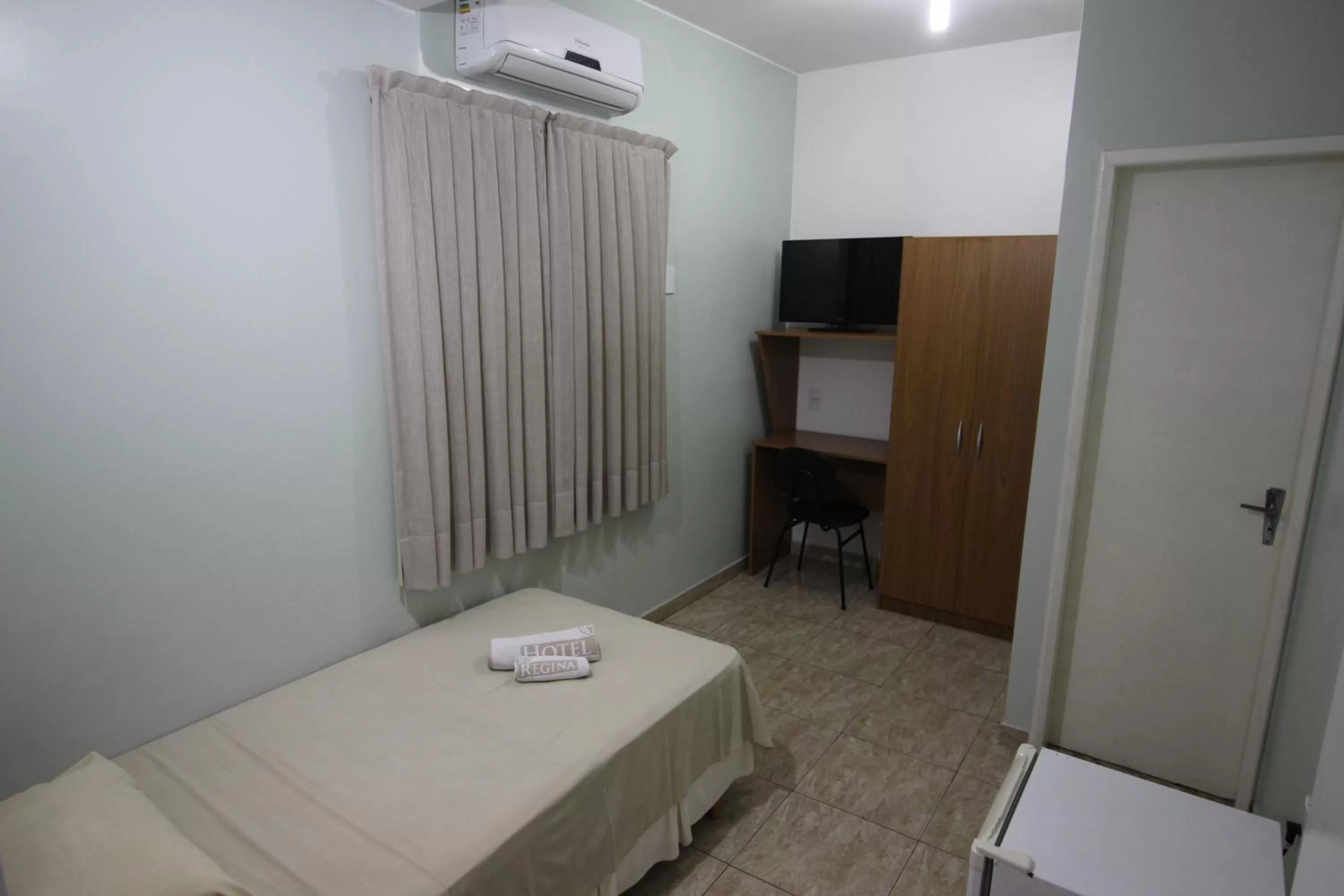 Photo of the whole room, Bed in Hotel Regina Muriaé