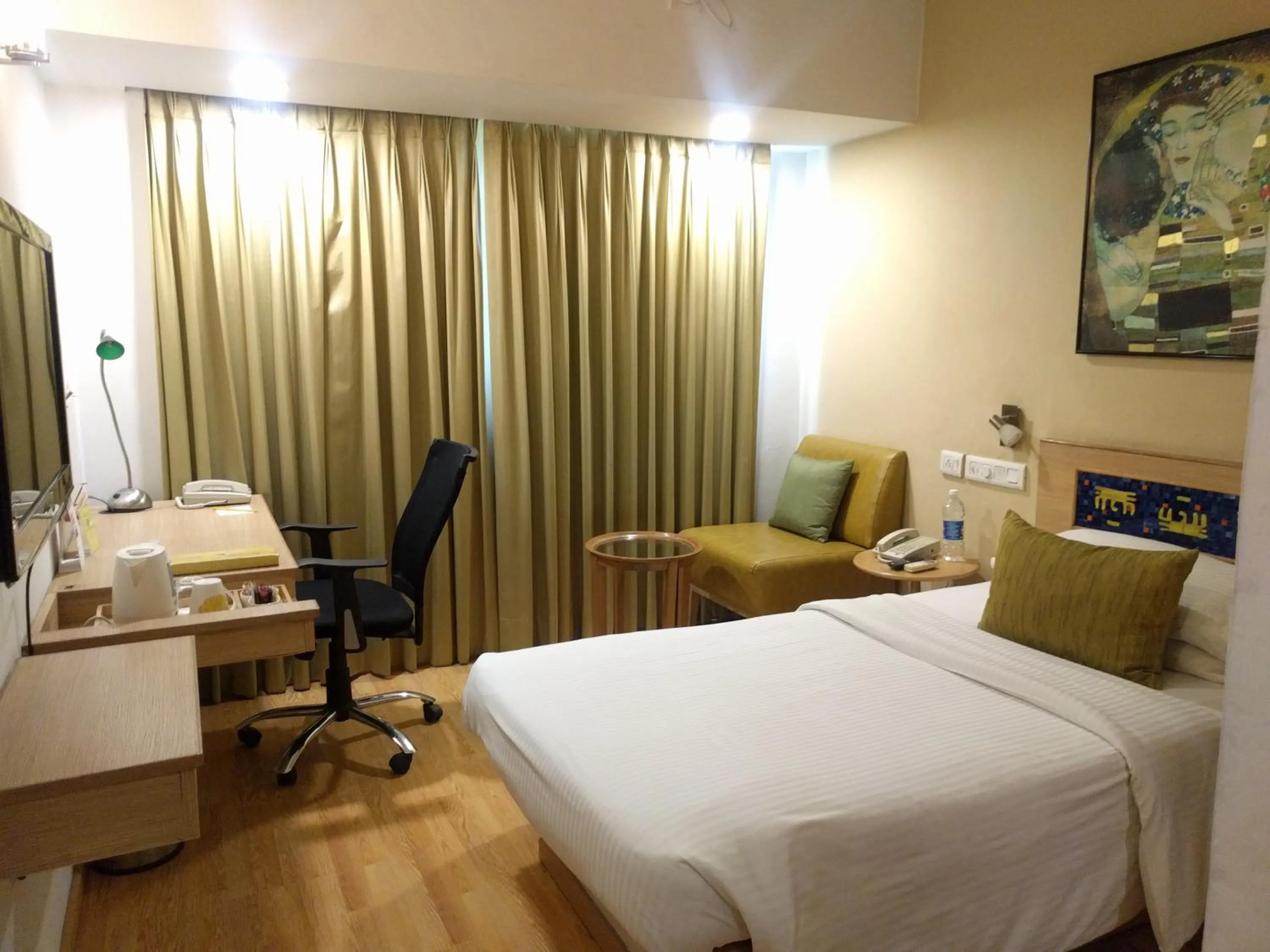 Photo of the whole room, Bed in Lemon Tree Hotel, Udyog Vihar, Gurugram