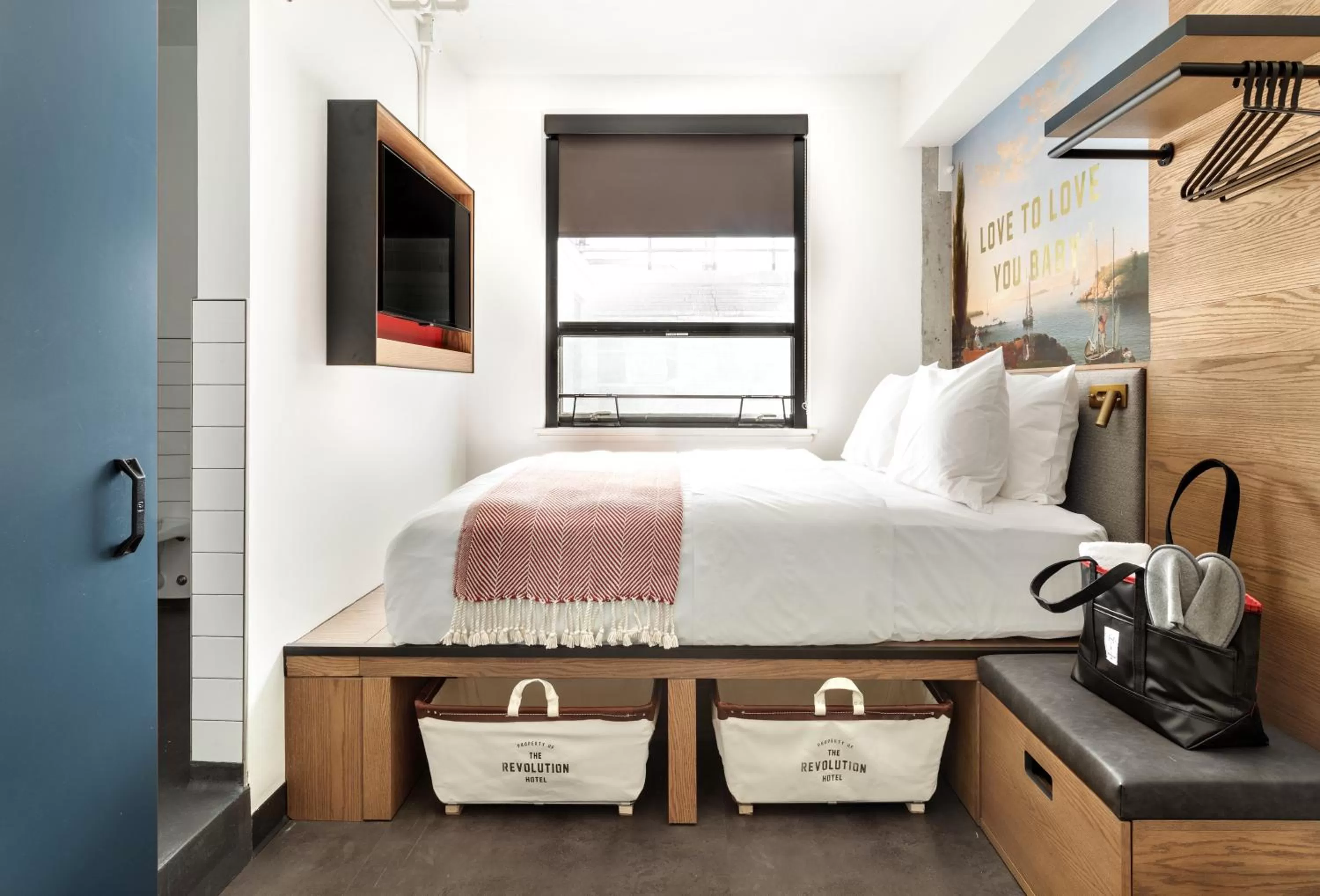 Photo of the whole room, Bed in The Revolution Hotel