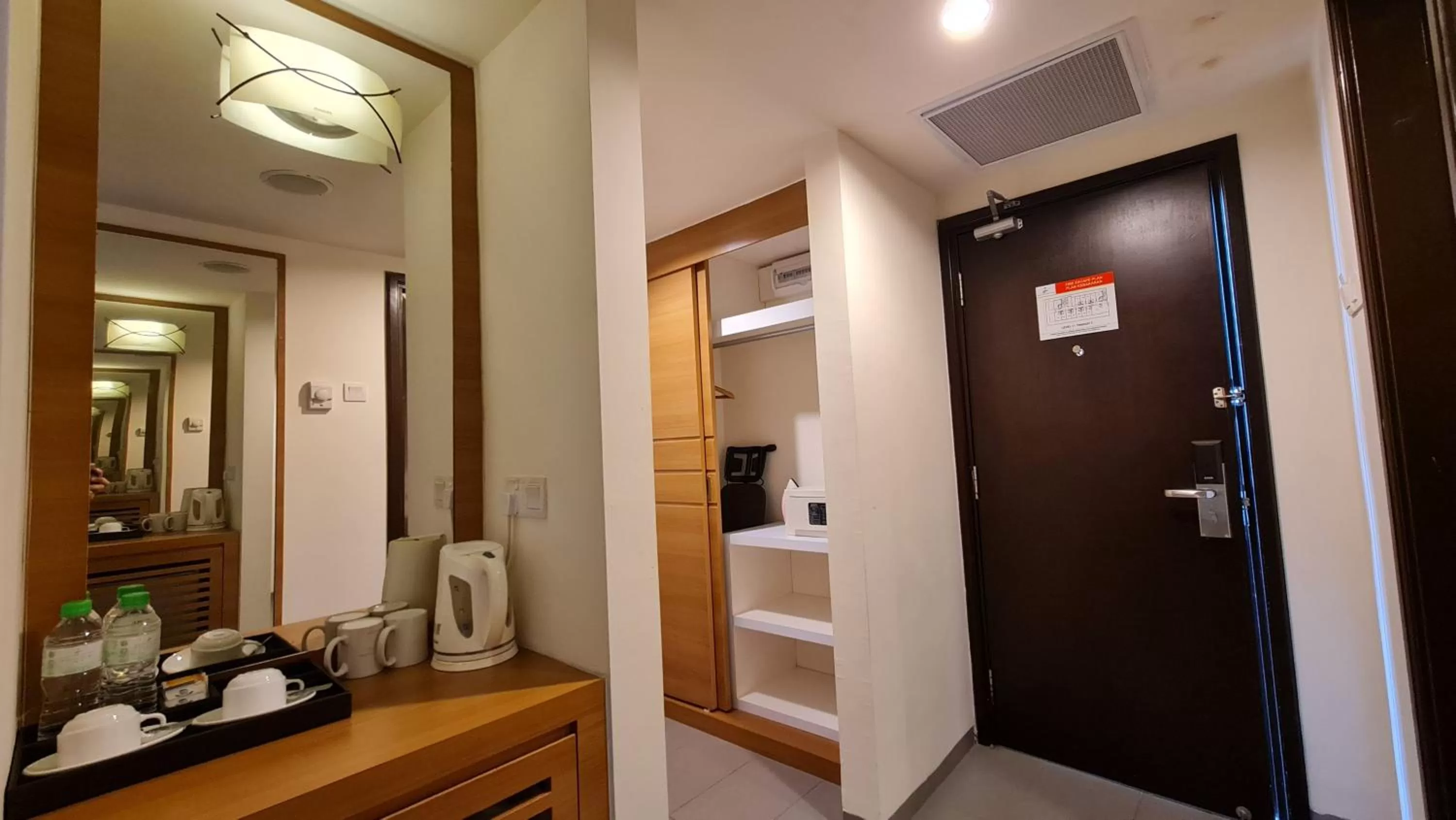 Coffee/tea facilities in Swan Garden Hotel