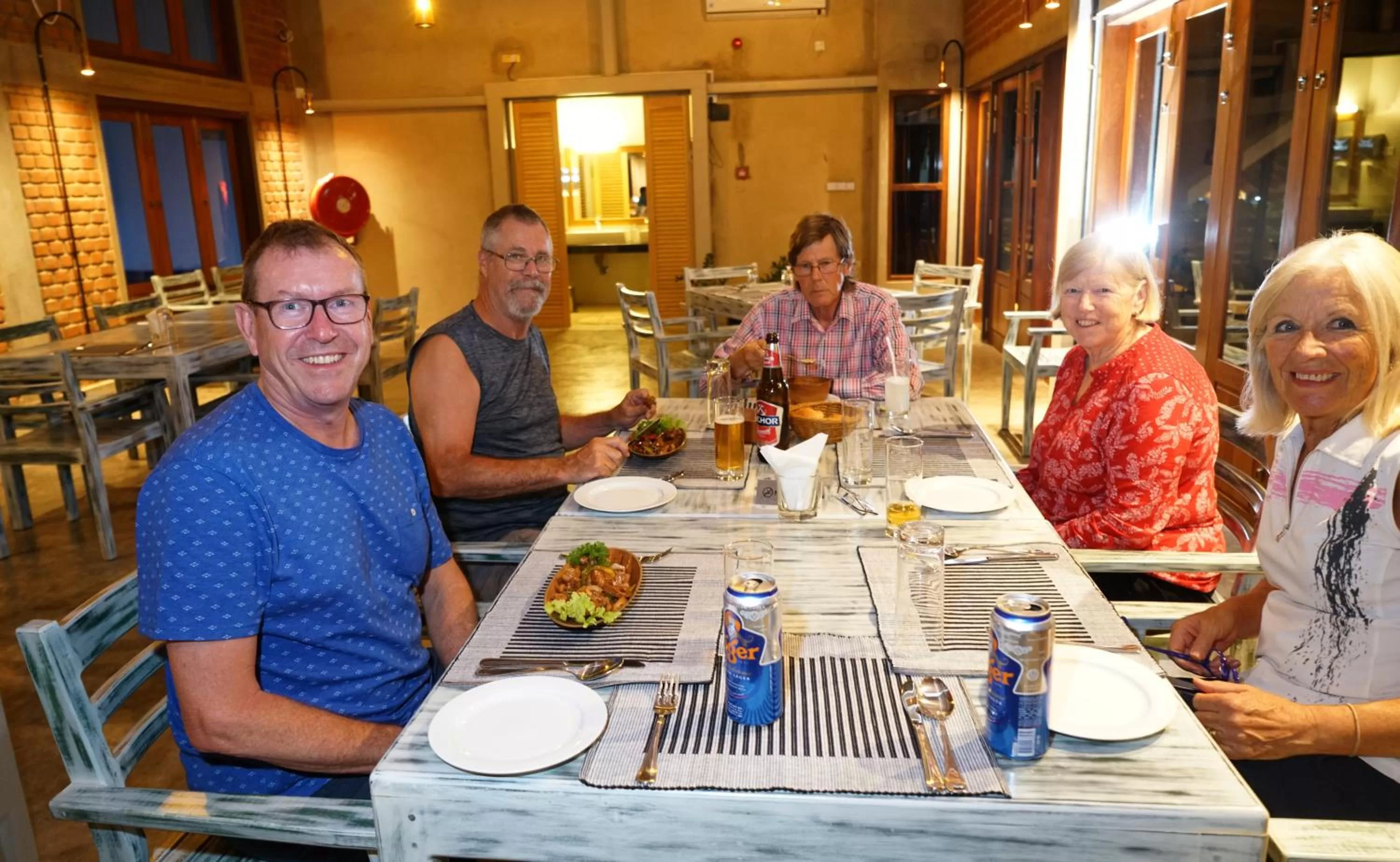 Restaurant/places to eat in Olinia Airport Hotel