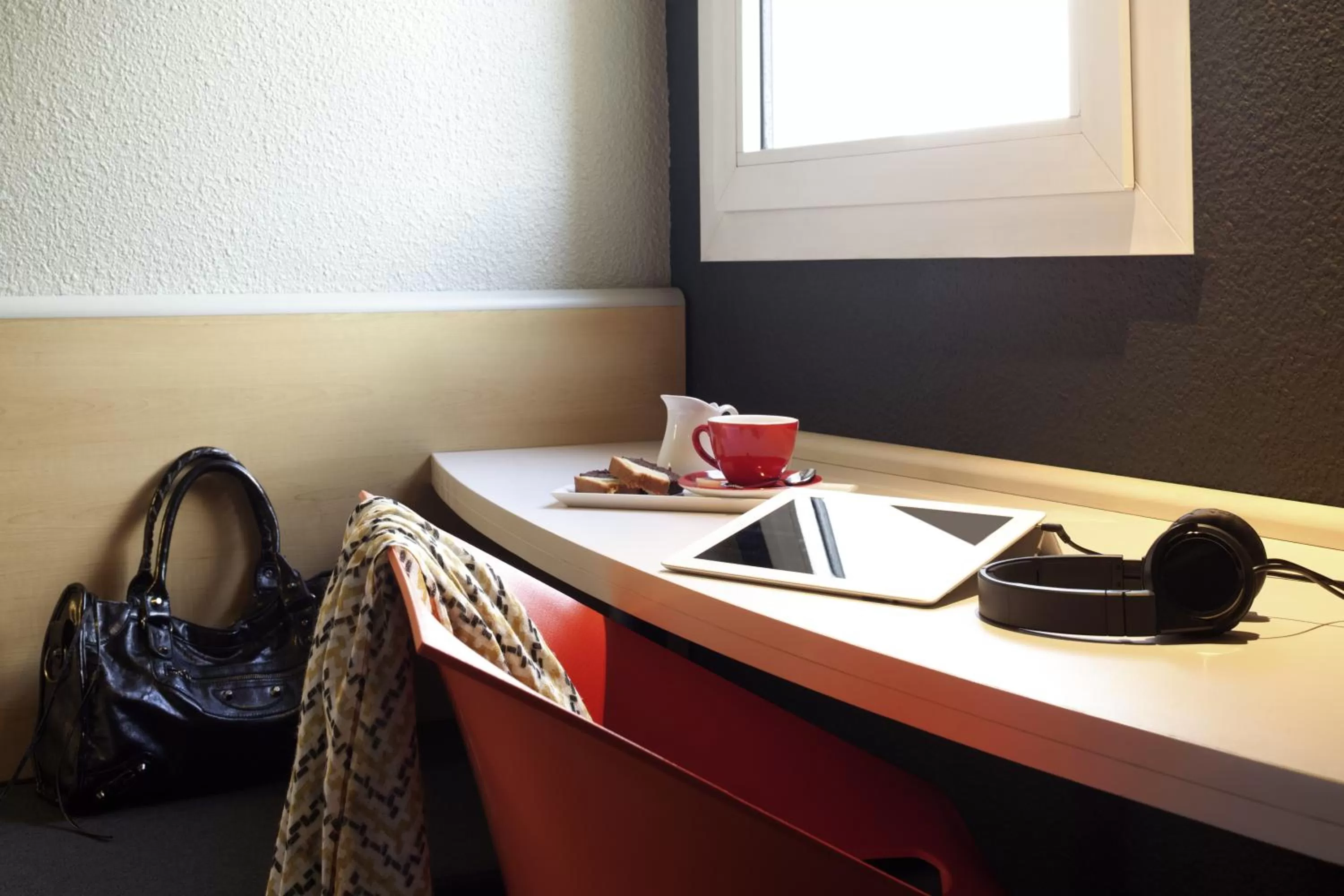 Bedroom in ibis Pau Lescar