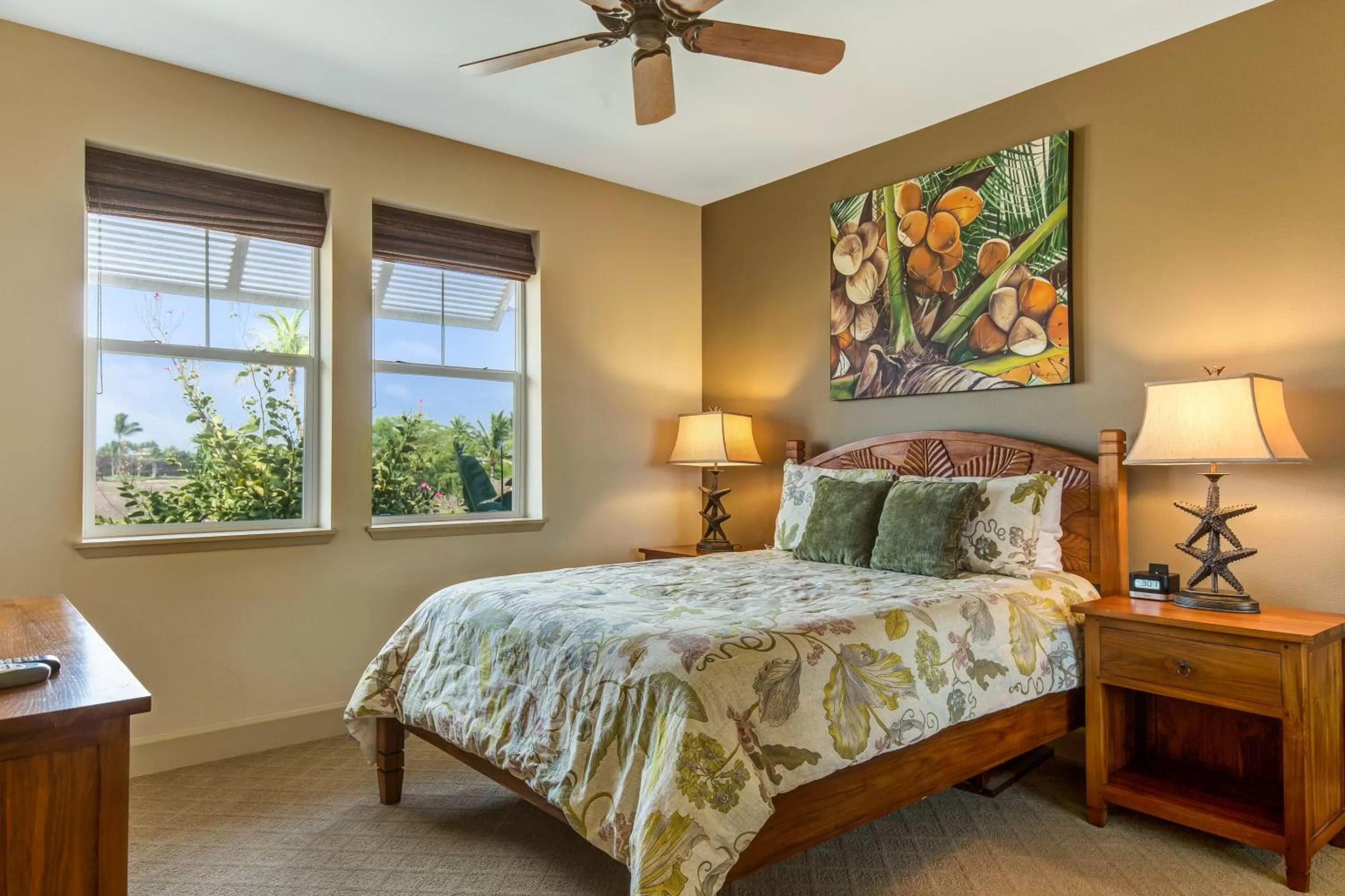 Bedroom, Bed in Castle Hali'i Kai at Waikoloa