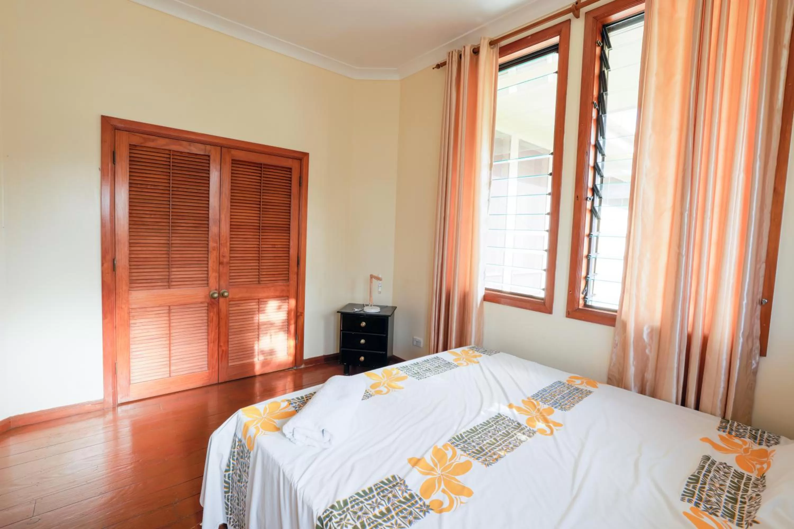 Bed in Lynn's Getaway Hotel