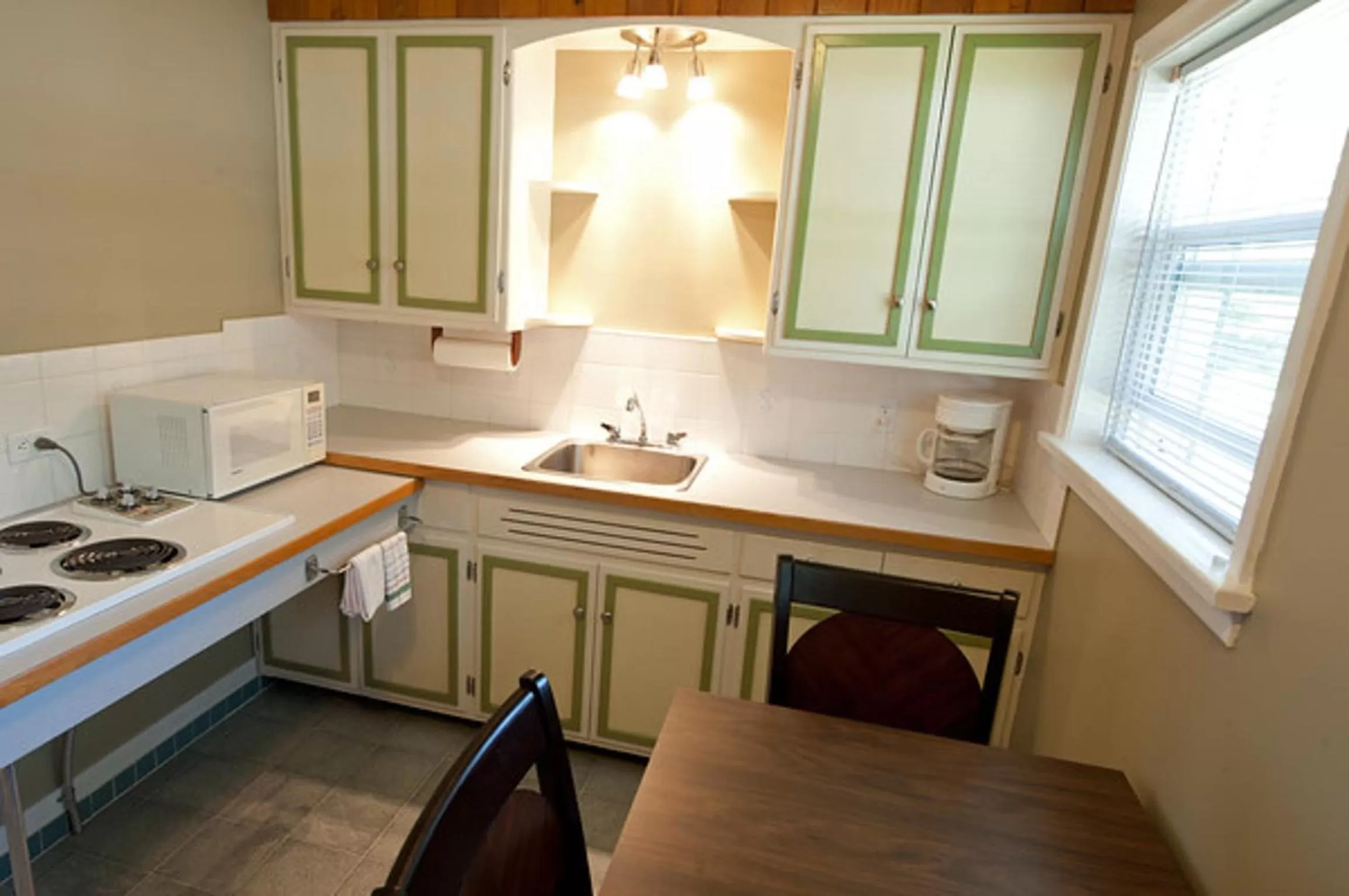 Kitchen or kitchenette in Alpine Inn & Suites