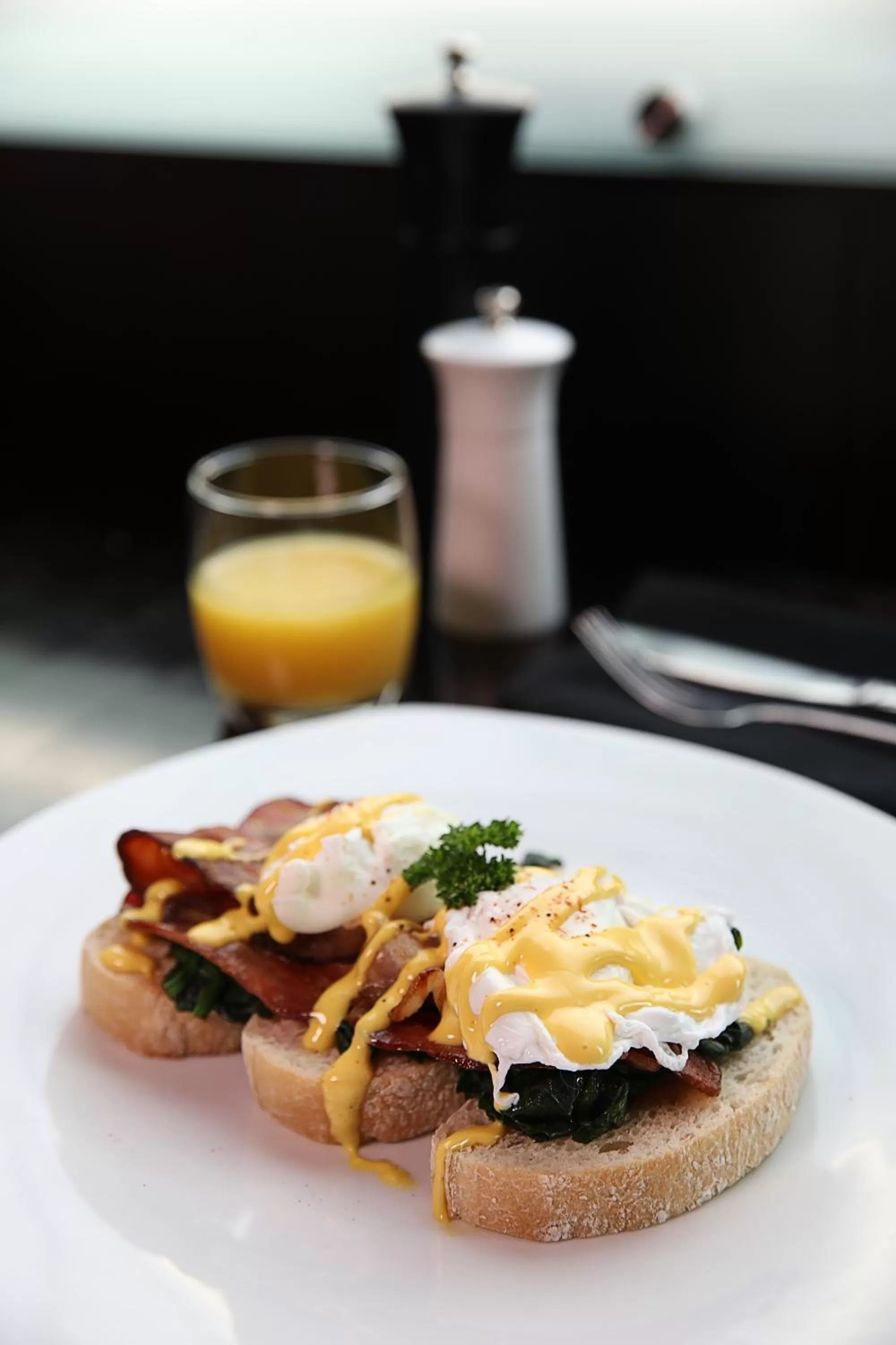 Restaurant/places to eat in Kelvin Hotel