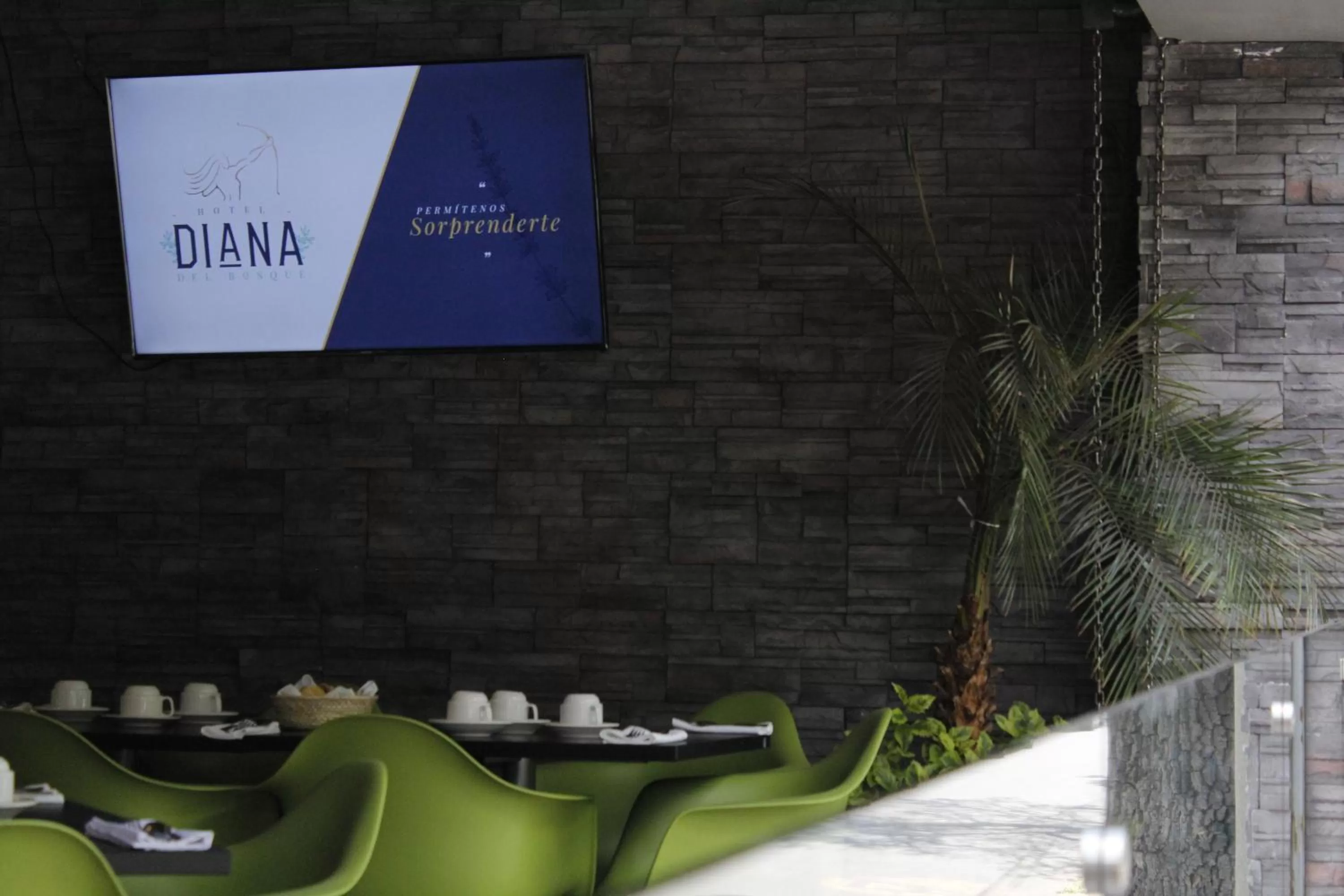 Restaurant/places to eat in Hotel Diana del Bosque by DOT Urban