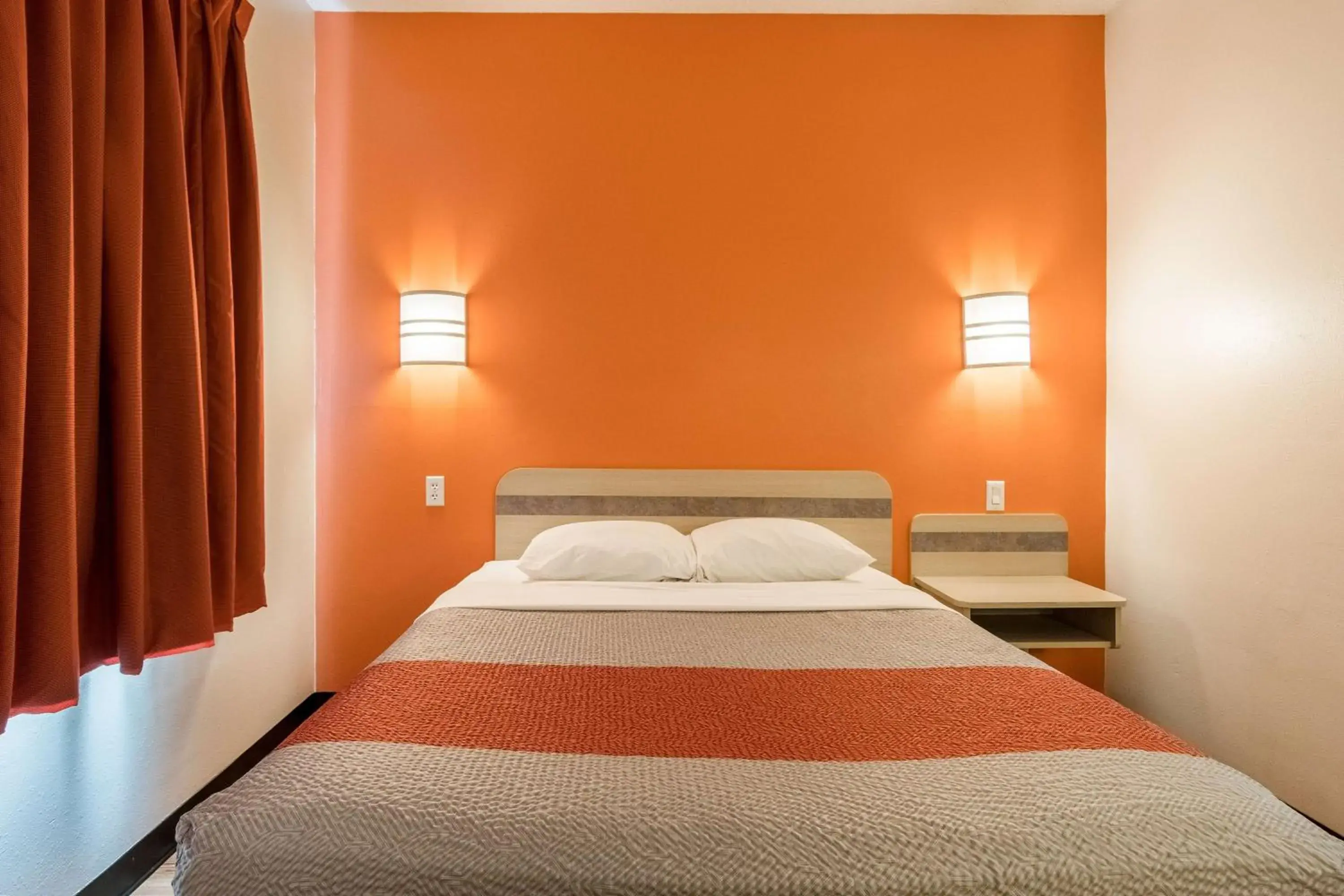 Queen Room - Smoking in Motel 6-Newport, TN Queen Room - Smoking in Motel 6-Newport, TN