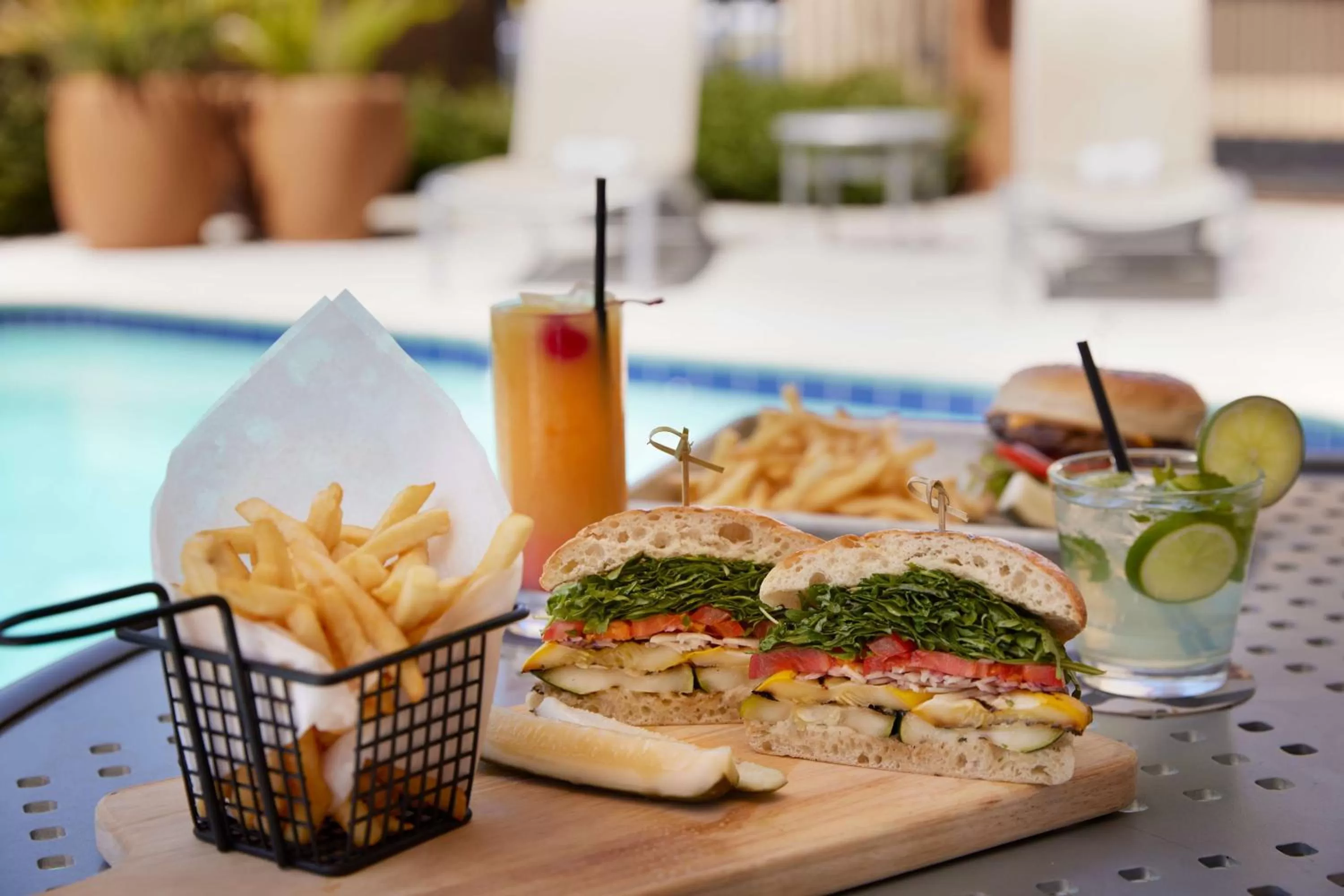 Restaurant/places to eat in Hilton Garden Inn Los Angeles/Redondo Beach