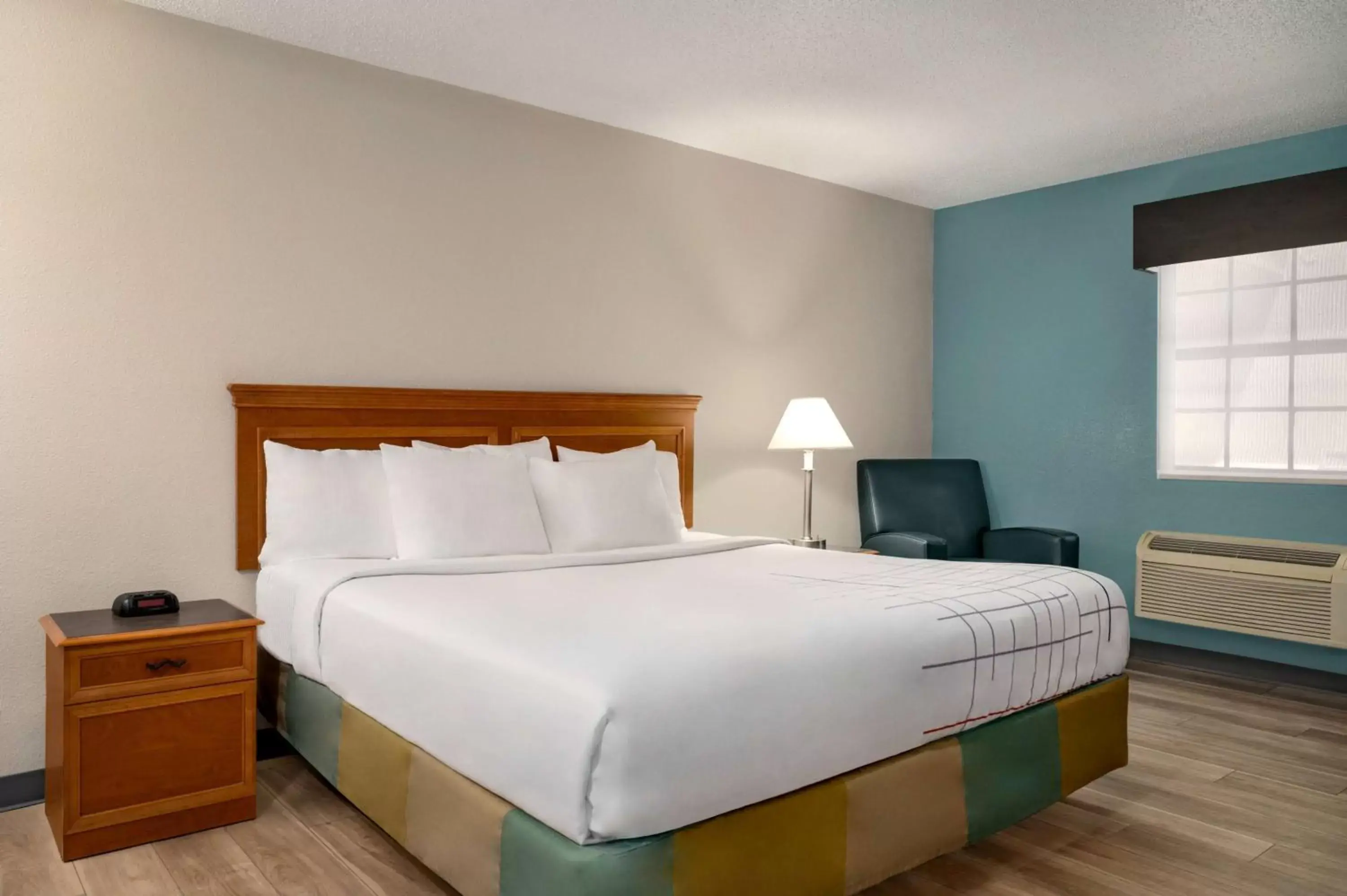 King Room - Disability Access in La Quinta Inn by Wyndham Columbus Airport Area King Room - Disability Access in La Quinta Inn by Wyndham Columbus Airport Area