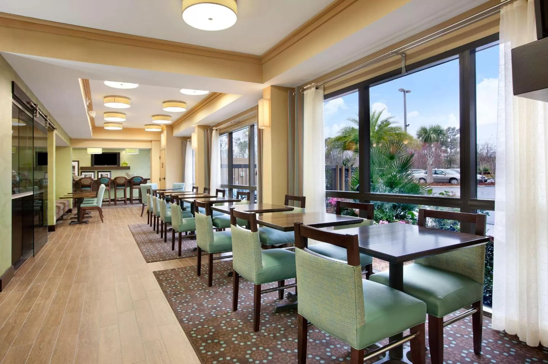 Restaurant/places to eat in Hampton Inn Slidell