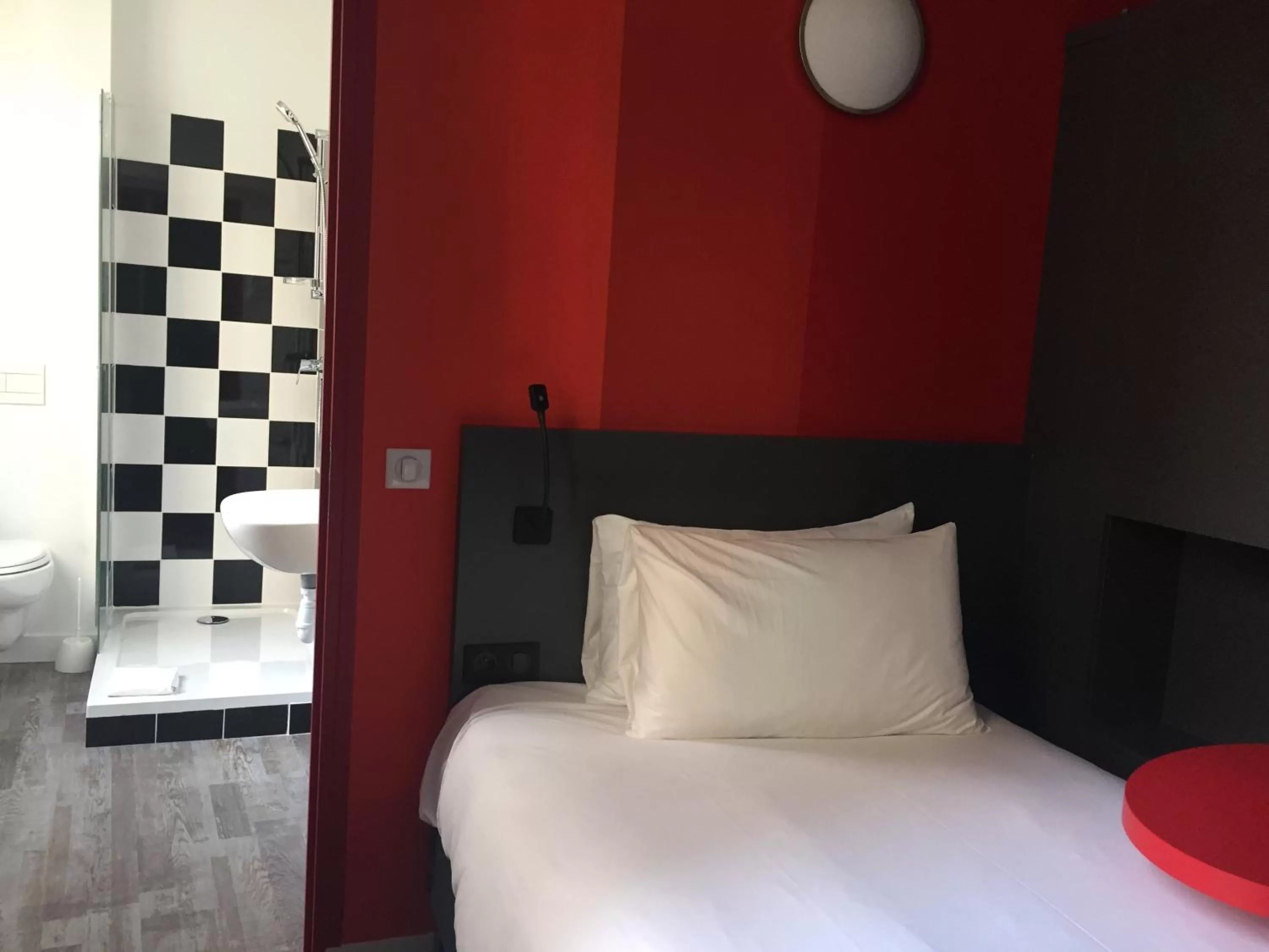 Photo of the whole room, Bed in ibis Styles Marseille Vieux Port