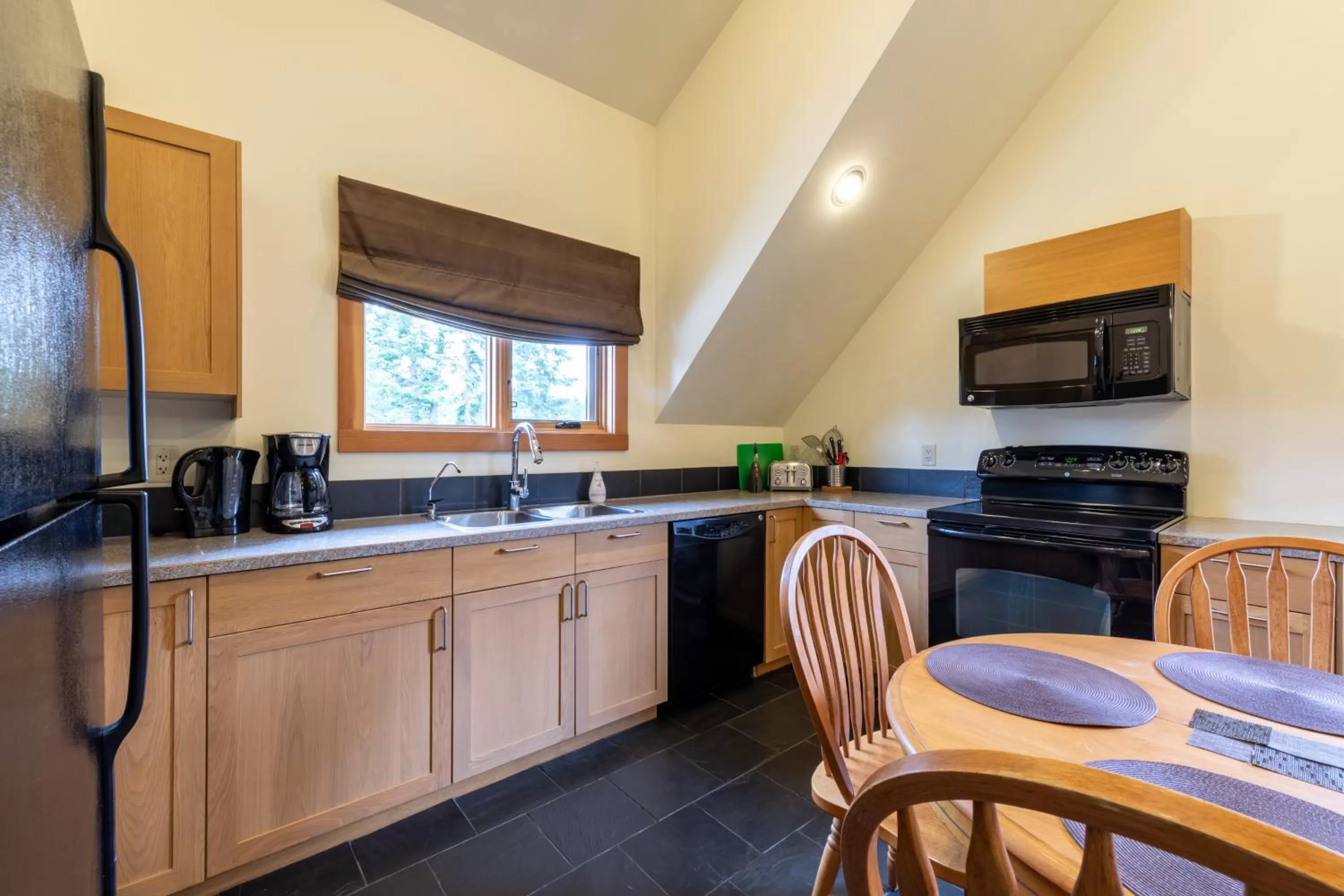 Kitchen or kitchenette in Canyon Ridge Lodge