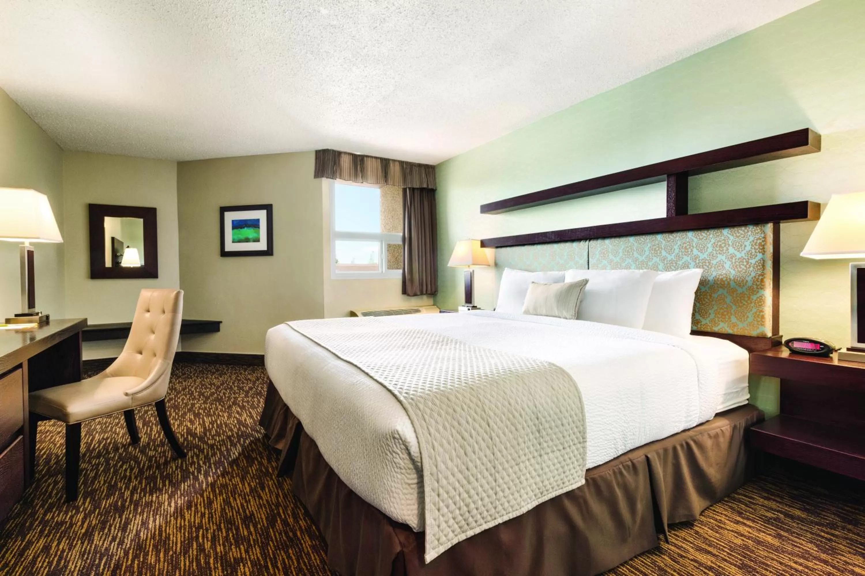 Photo of the whole room, Bed in Days Inn by Wyndham Vermilion