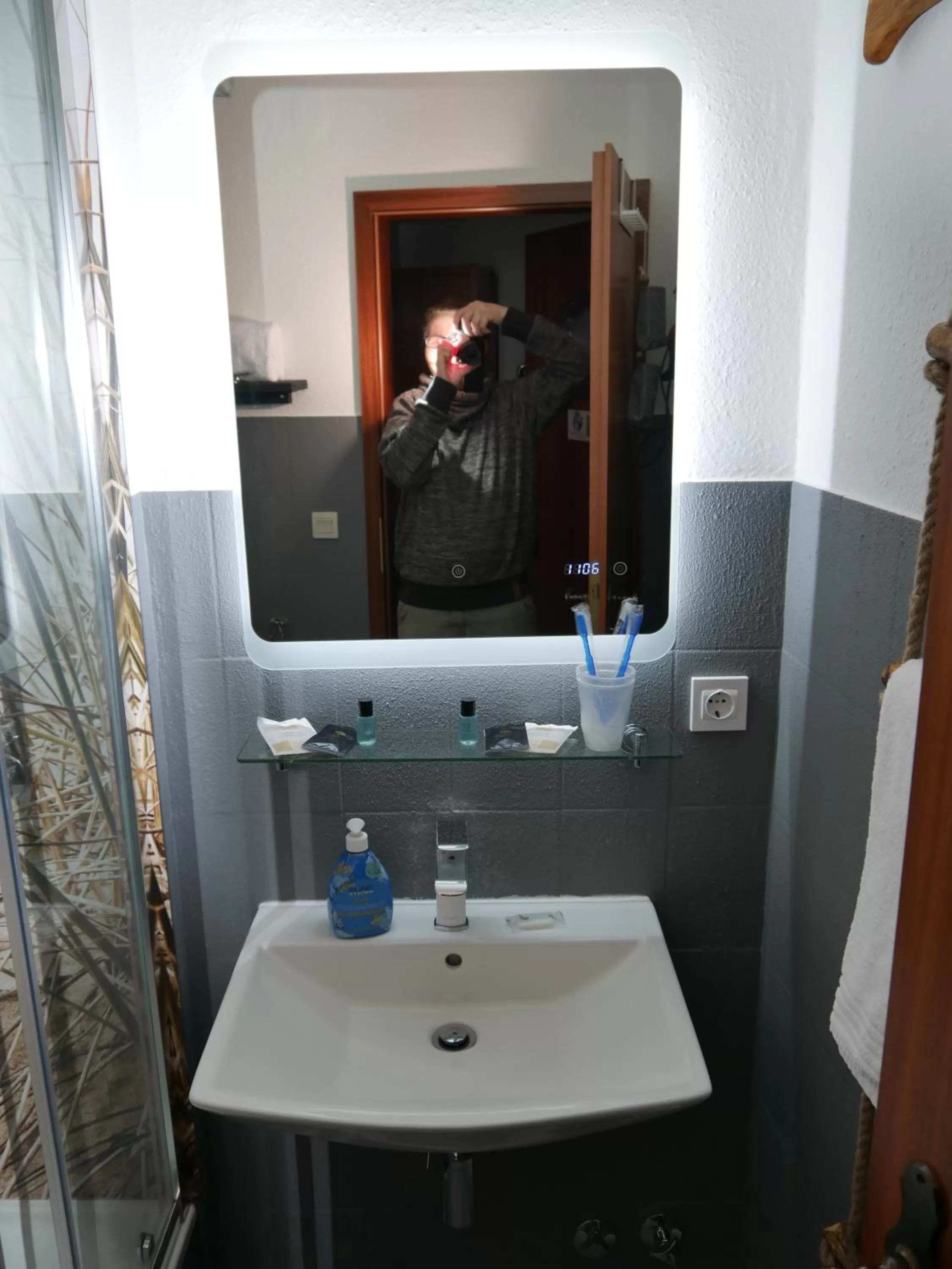 Bathroom in Hotel Seeblick am Sankelmarker See - Natur und Erholung