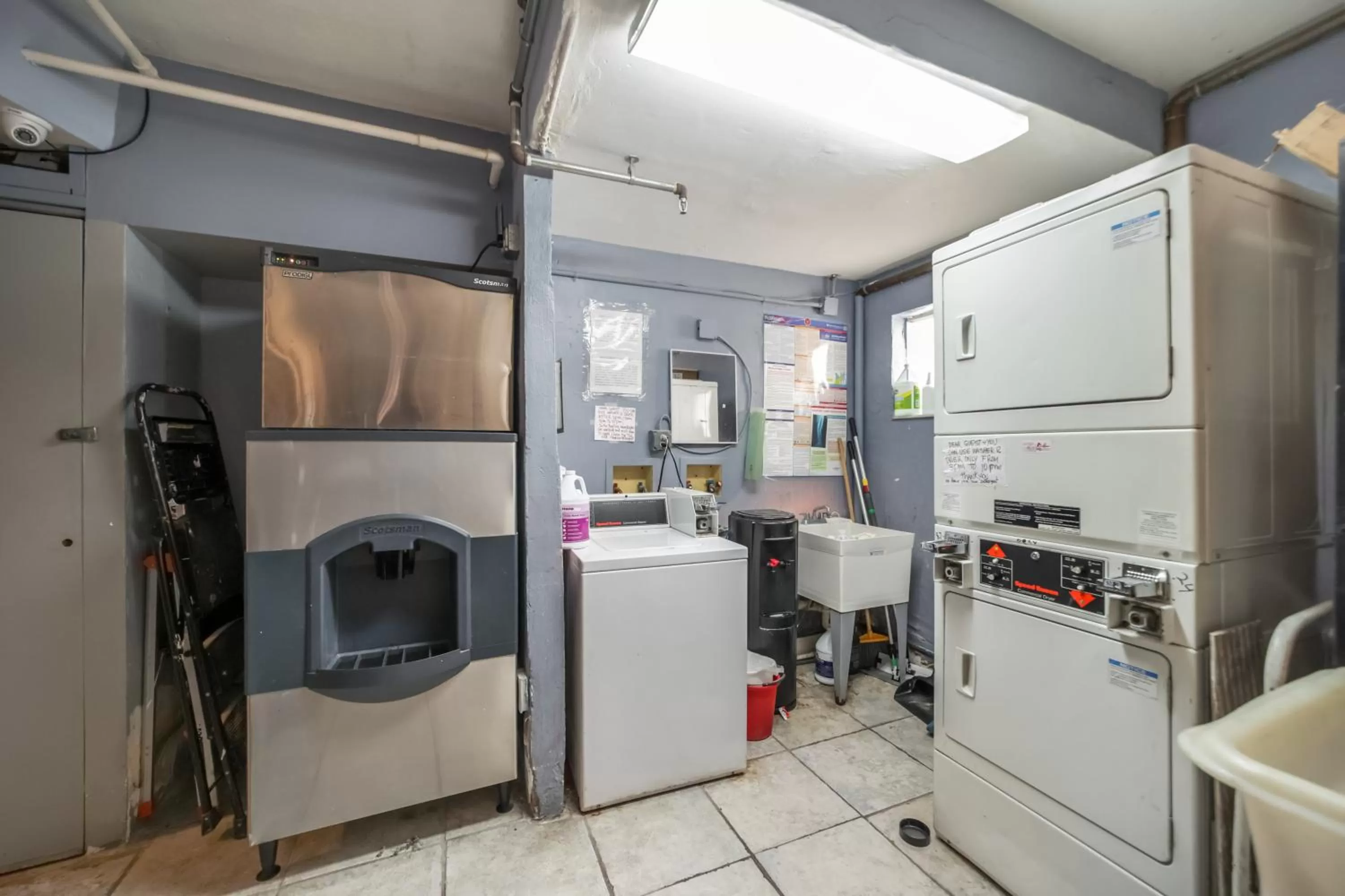 minibar in Starlite Hotel