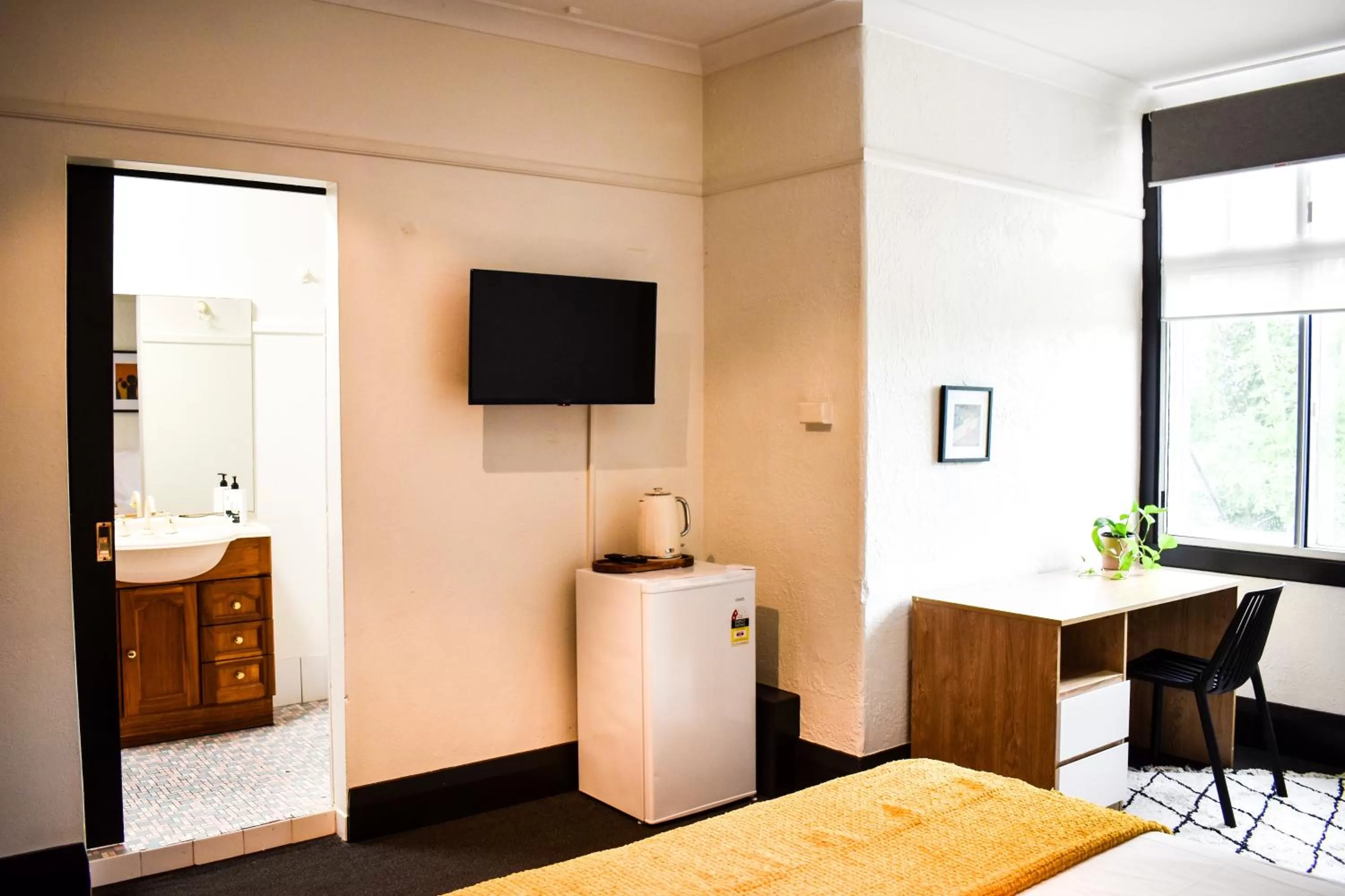 Bed in The Sherwood Hotel