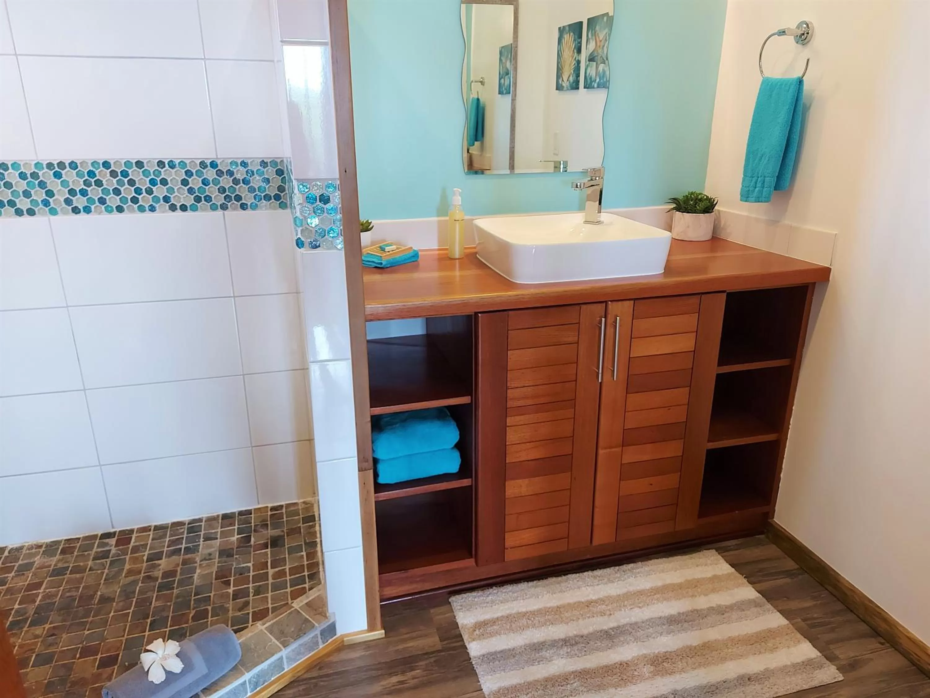 Bathroom in The Sunsetter Bed & Breakfast