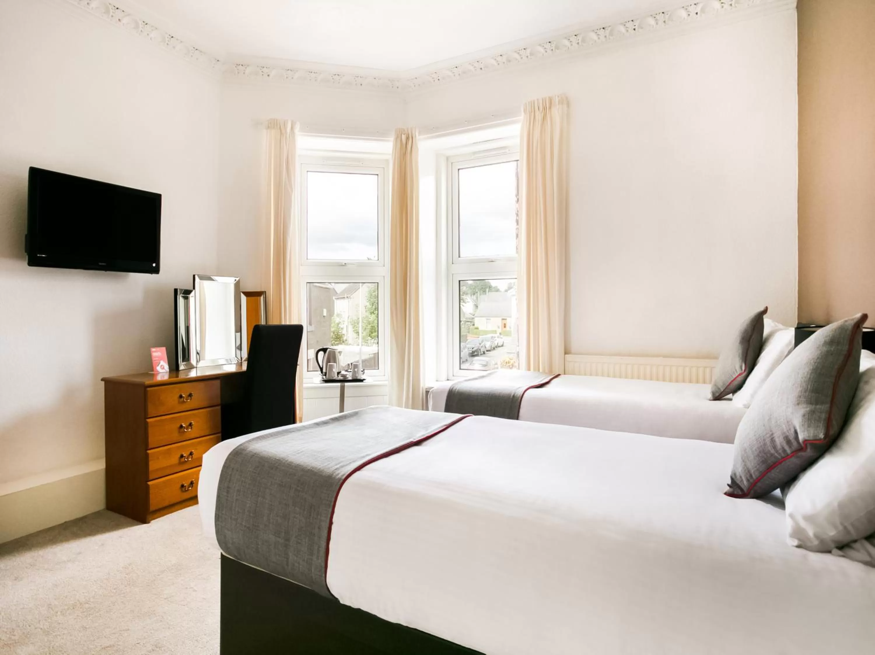 Photo of the whole room, Bed in Corner Hotel