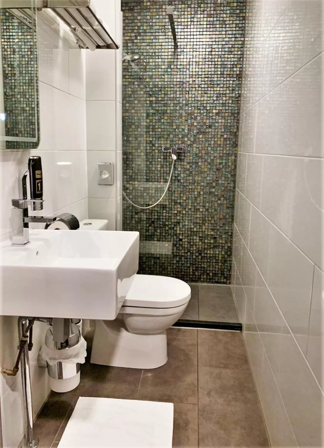 Bathroom in Hotel De Looier