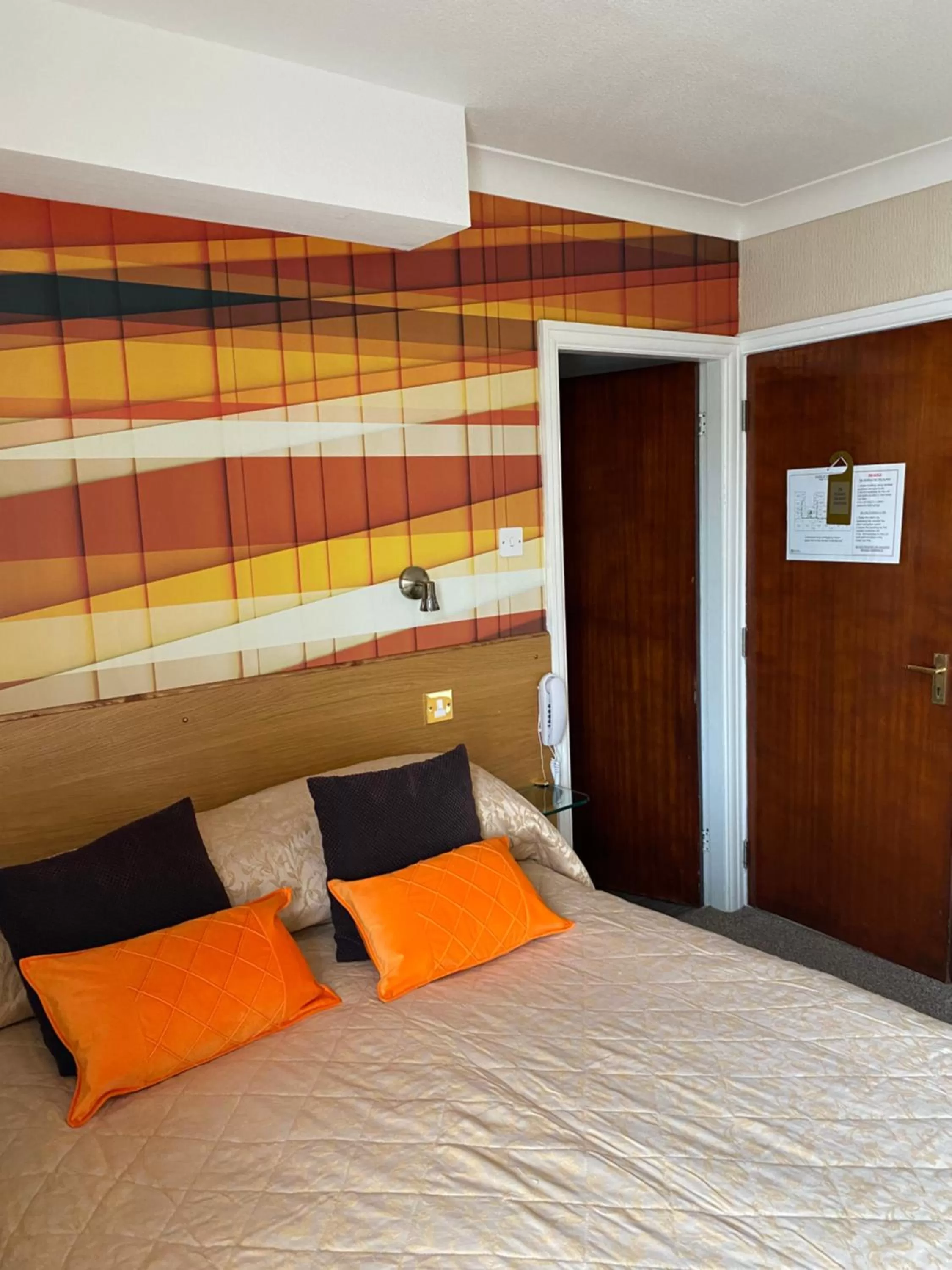 Bedroom, Bed in Park Manor Hotel