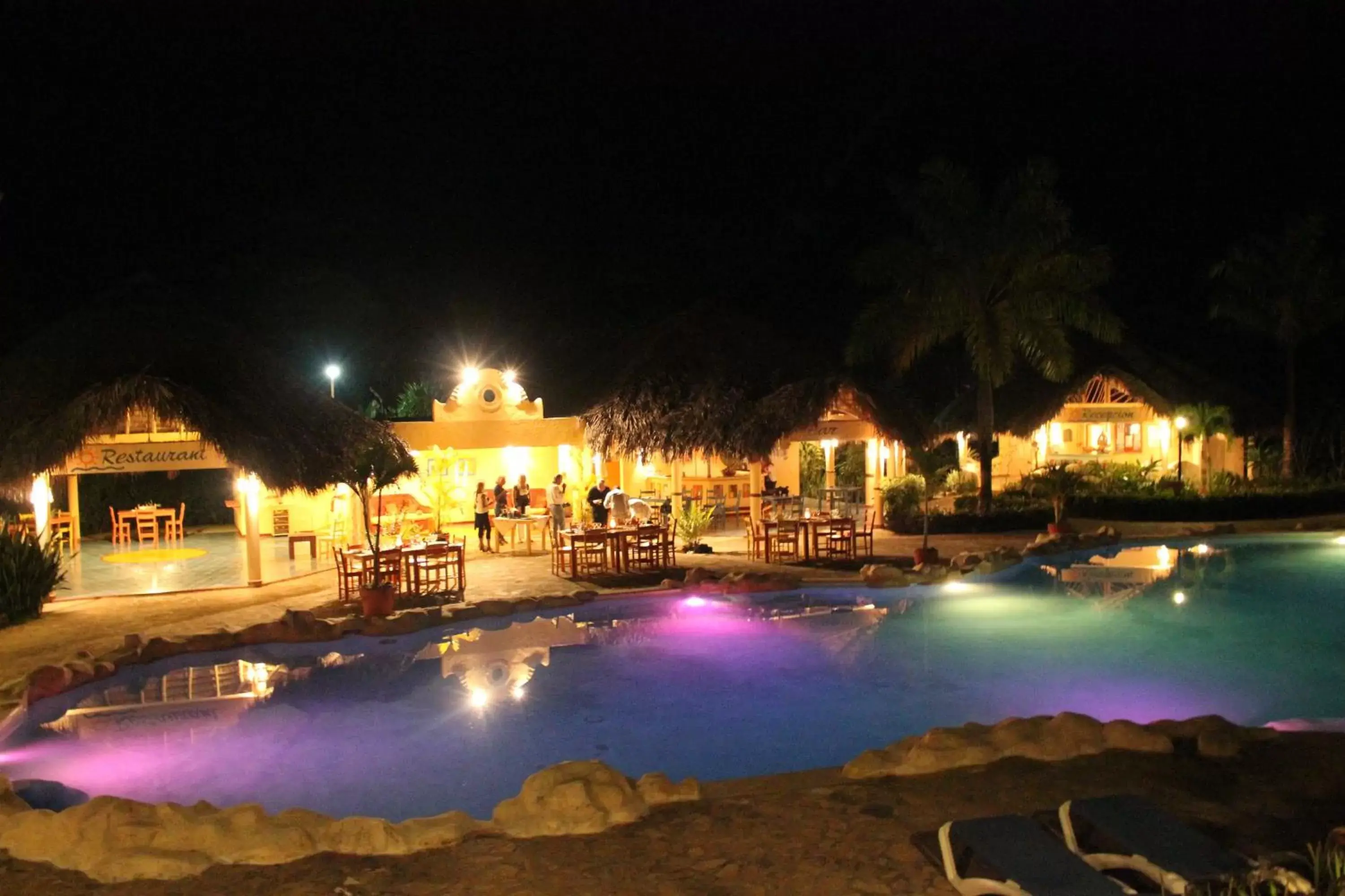 Night, Swimming Pool in Hotel - Residencial Madrugada Night, Swimming Pool in Hotel - Residencial Madrugada