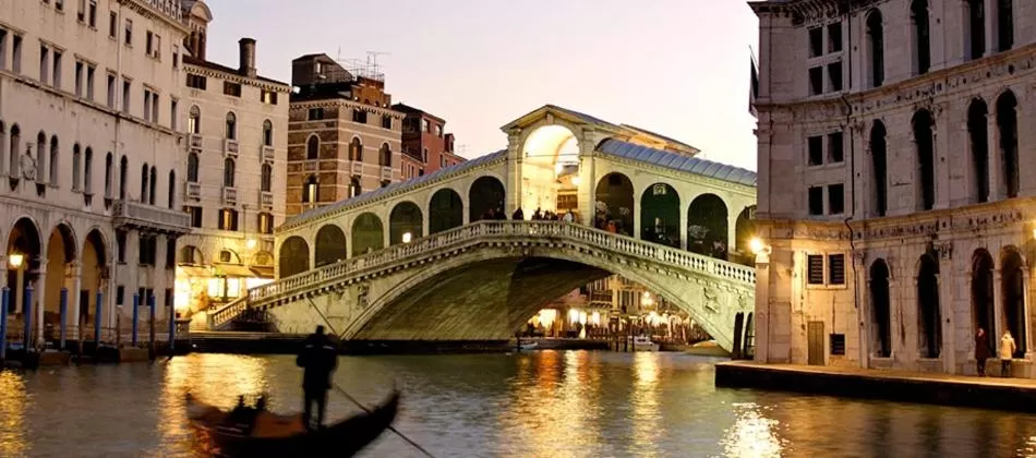 Nearby landmark in Rialto Suite 707