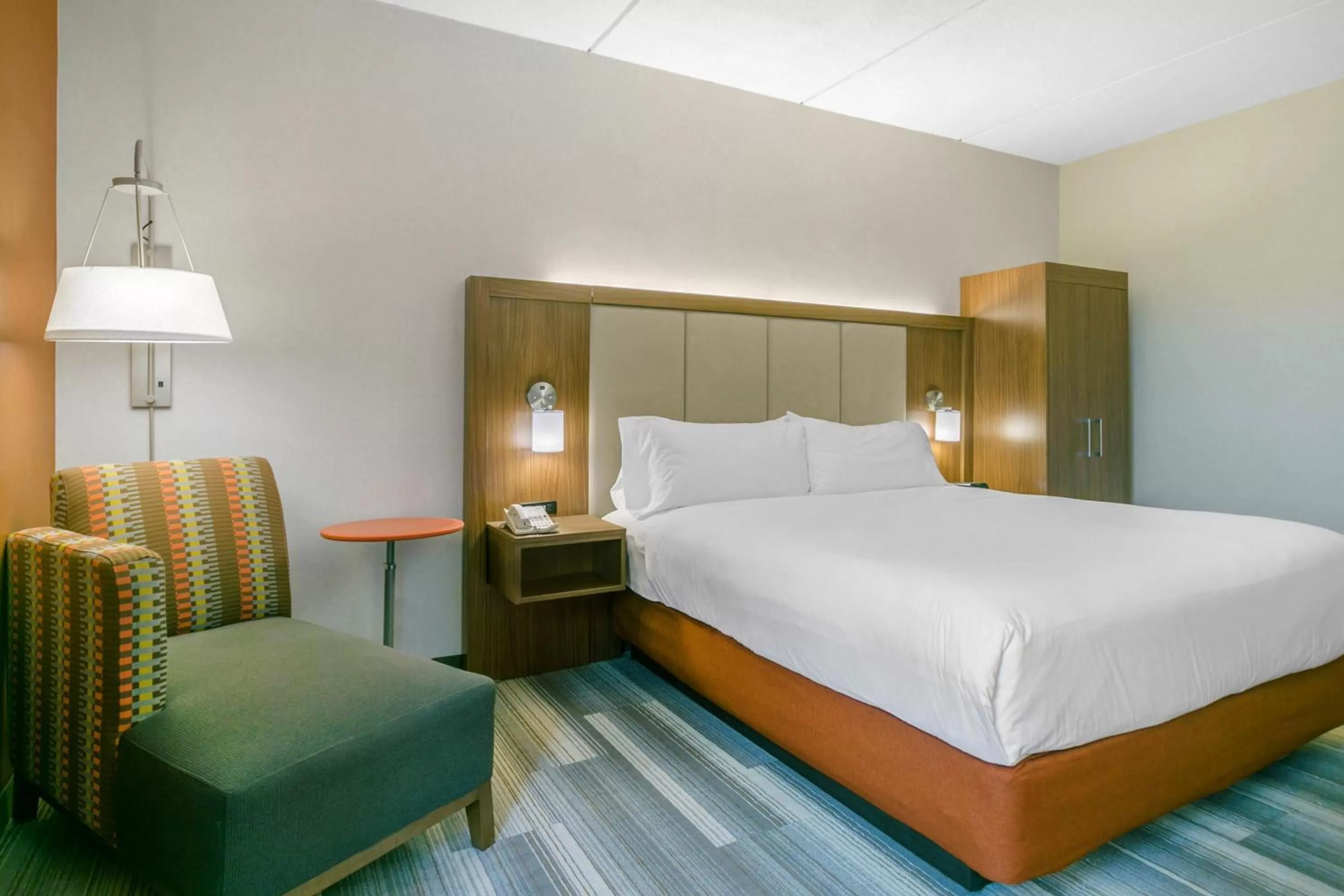 Photo of the whole room, Bed in Holiday Inn Express Mount Arlington by IHG