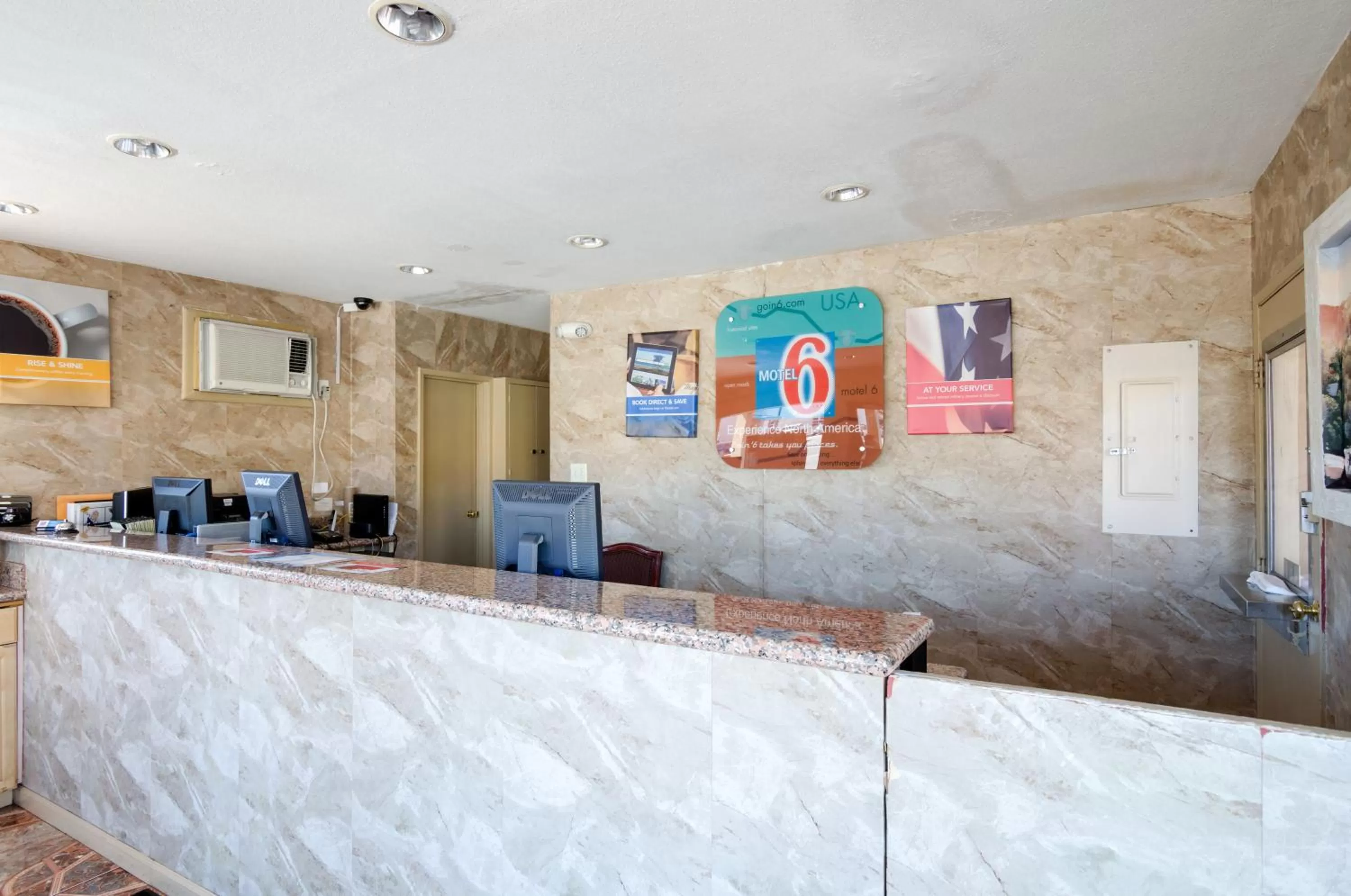 Lobby or reception in Motel 6-Santa Fe, NM - Downtown