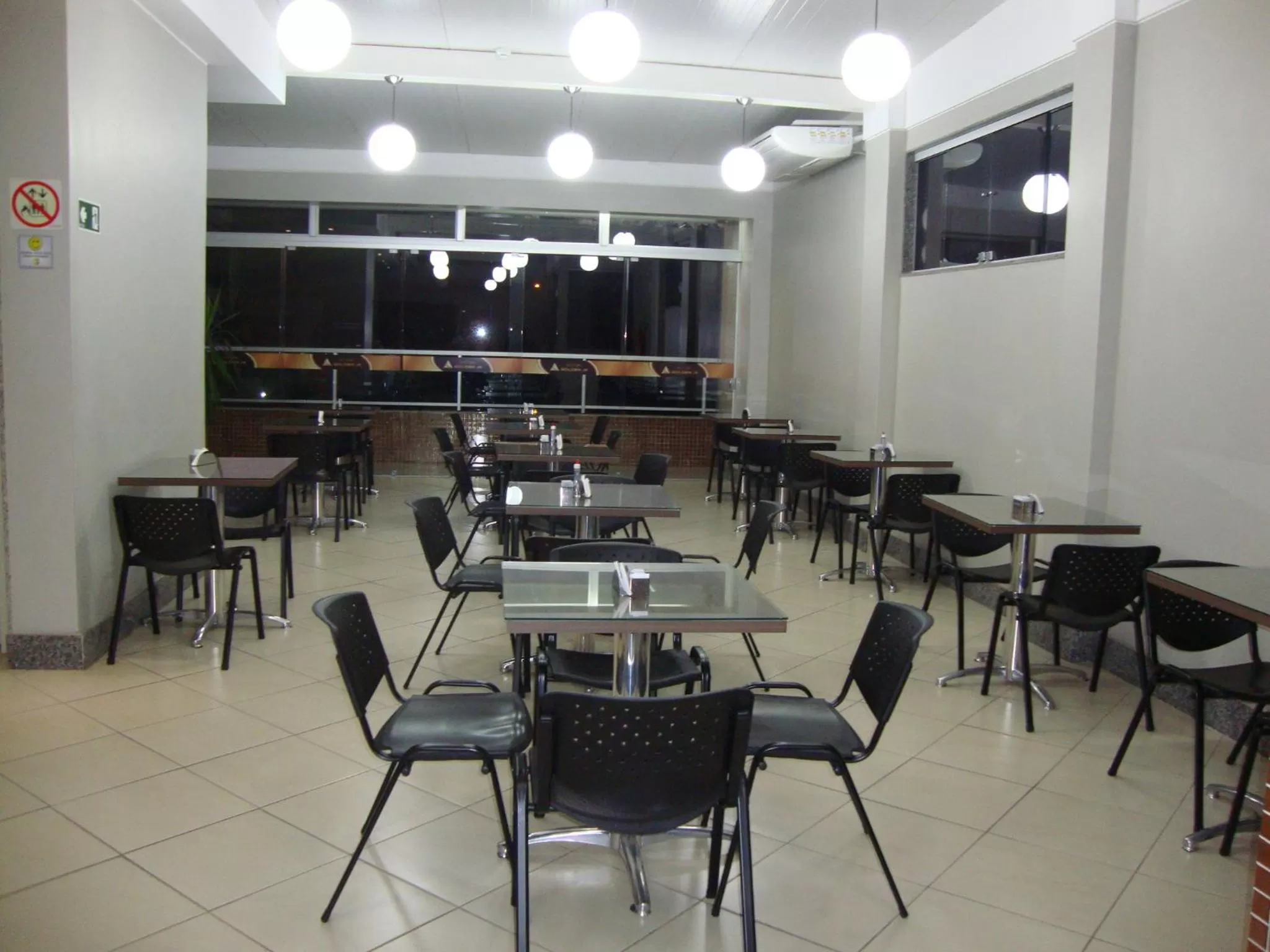 Coffee/tea facilities, Restaurant/Places to Eat in Hotel Golden JK