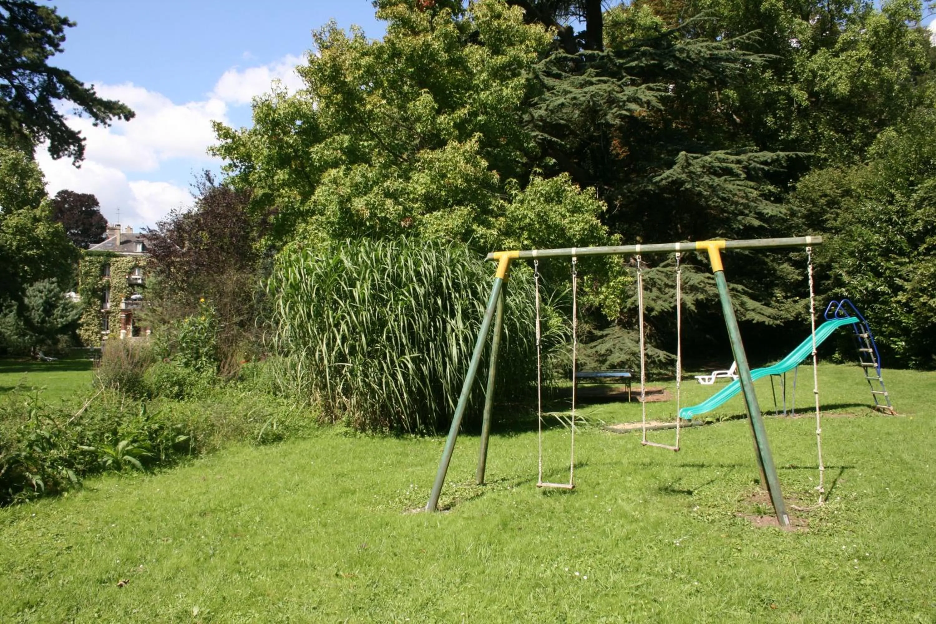 Children play ground in Belle Isle Sur Risle - Chateau Hotel & Spa