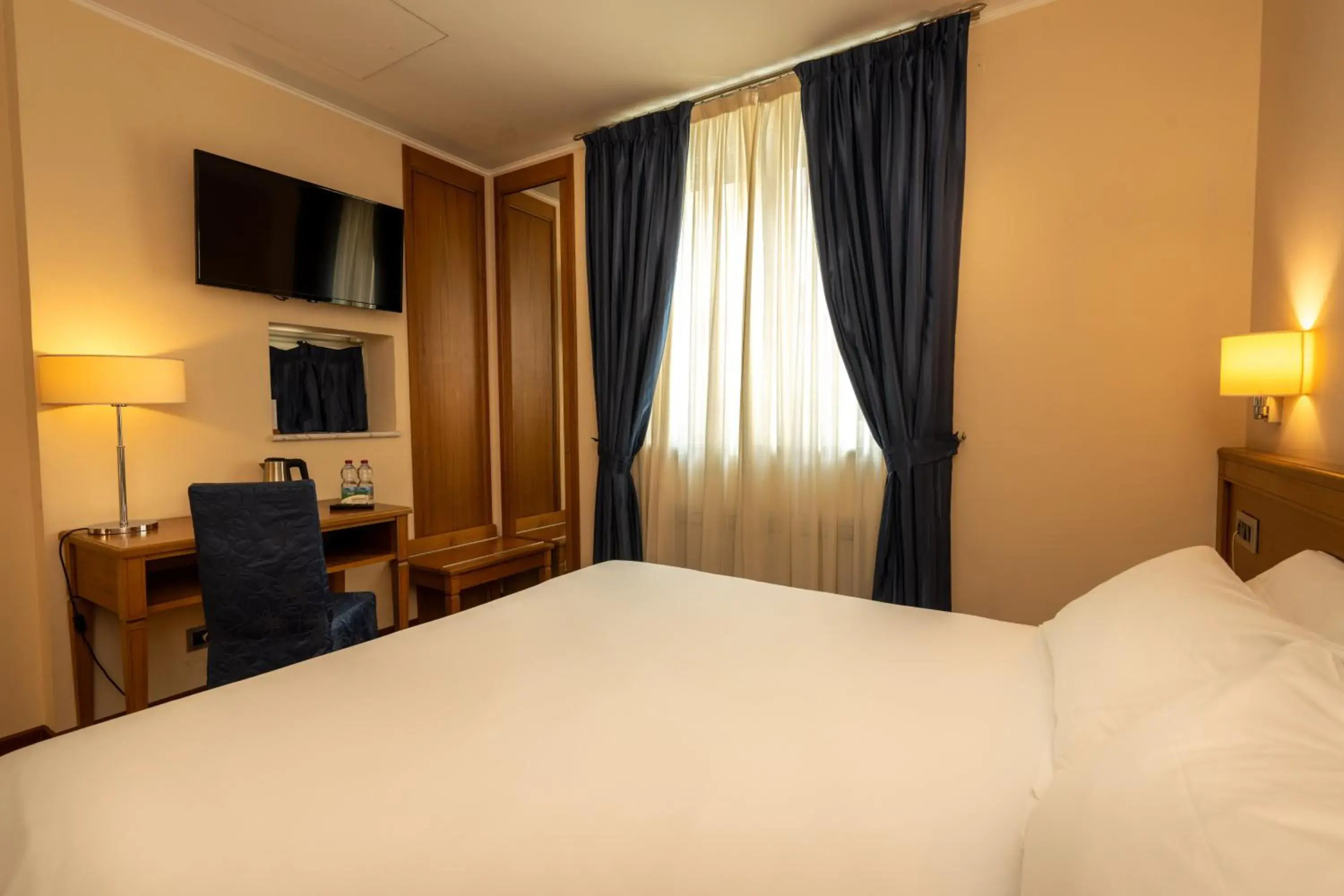 Superior Double or Twin Room in Hotel Iris Superior Double or Twin Room in Hotel Iris