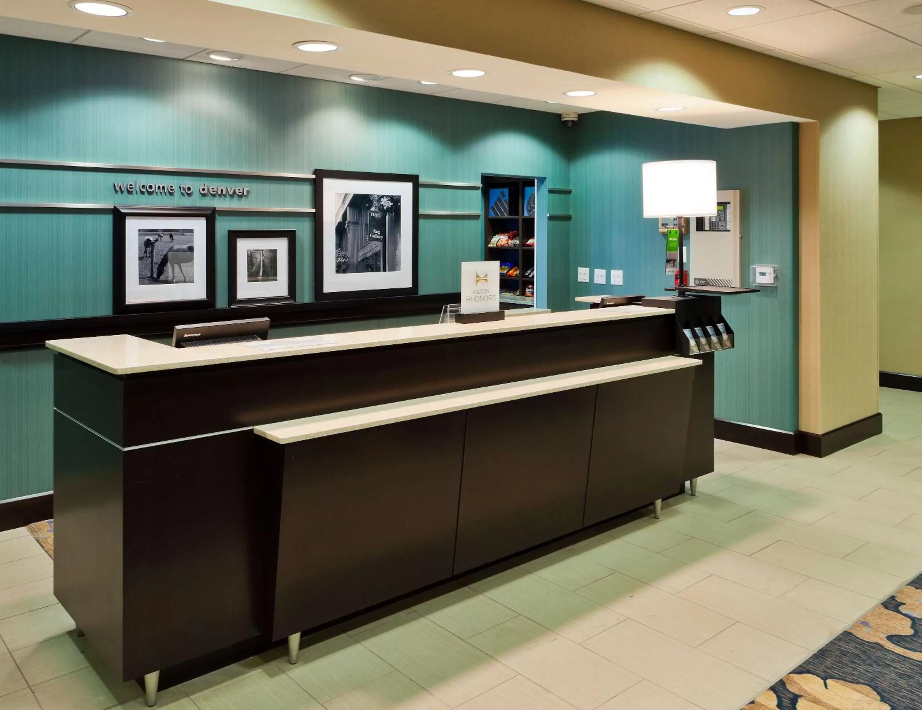 Lobby or reception in Hampton Inn & Suites Denver Airport / Gateway Park