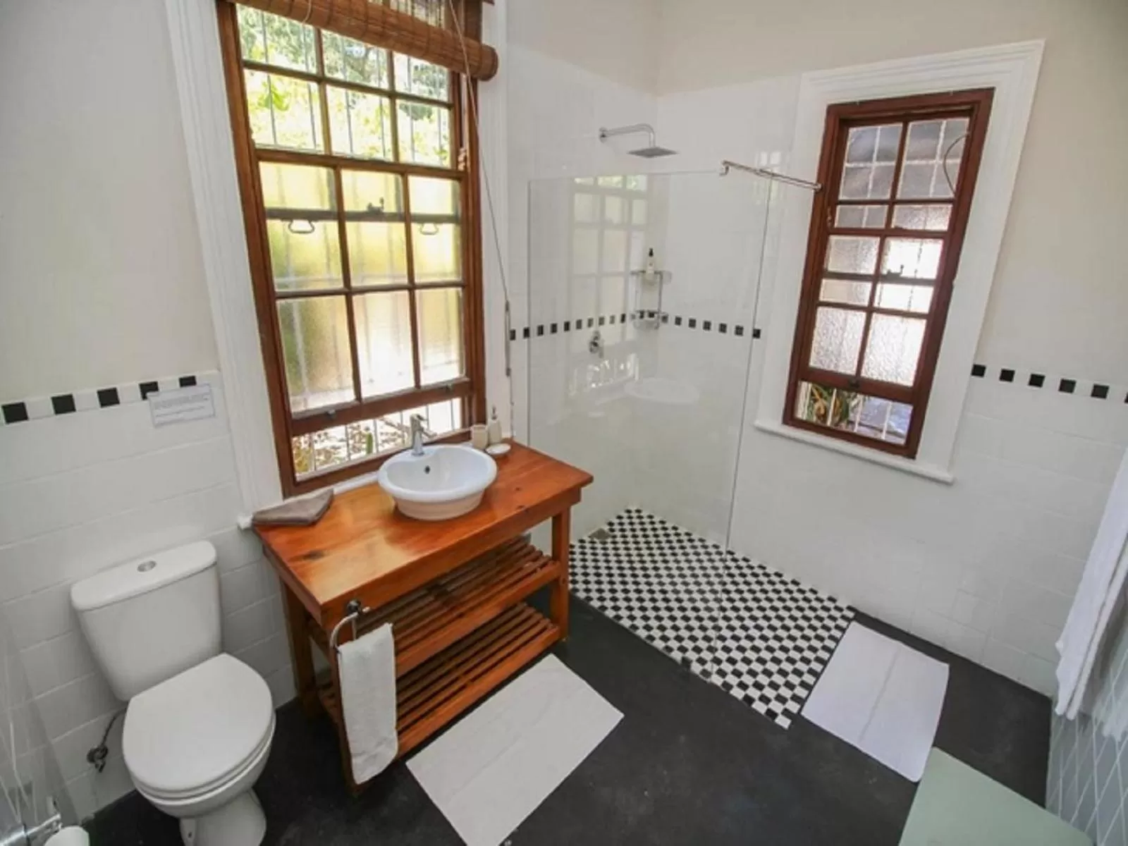 Shower, Bathroom in Airlies Historical Guest House